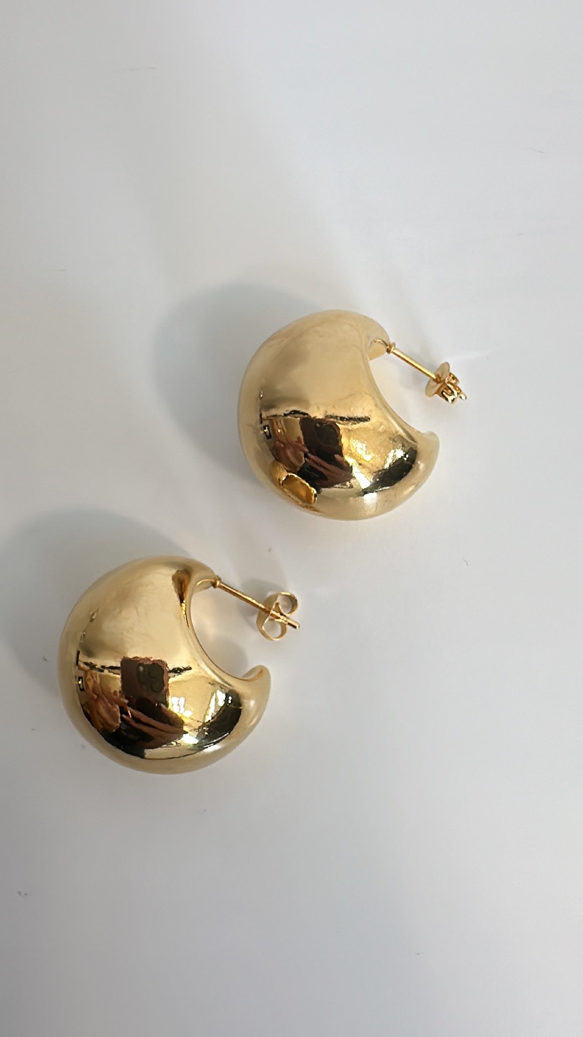 Amy - Gold Hoop Earring
