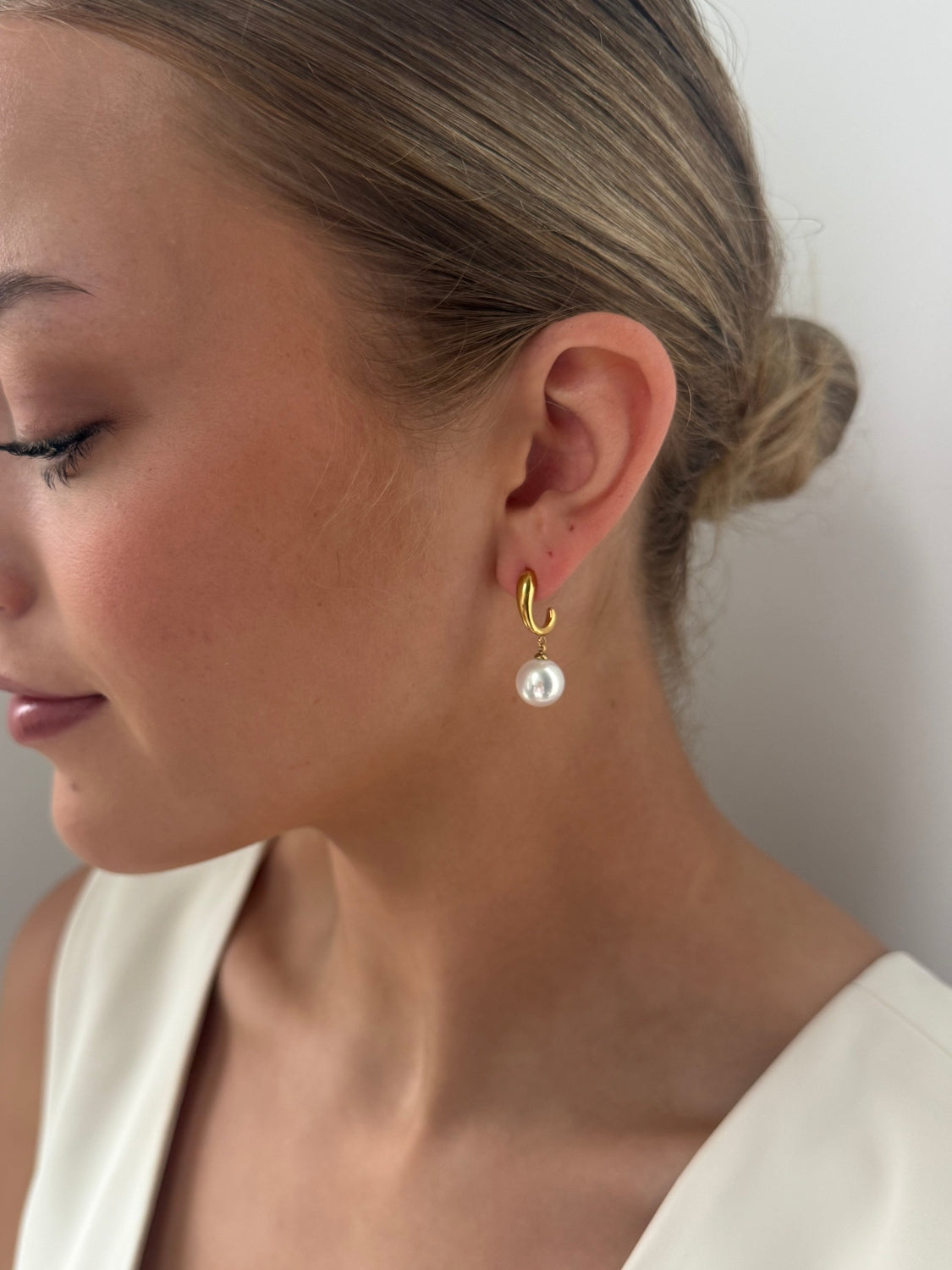 Demi - Gold Pearl Earring
