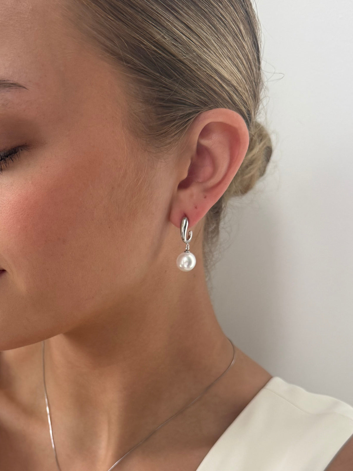 Demi - Silver Pearl Earring