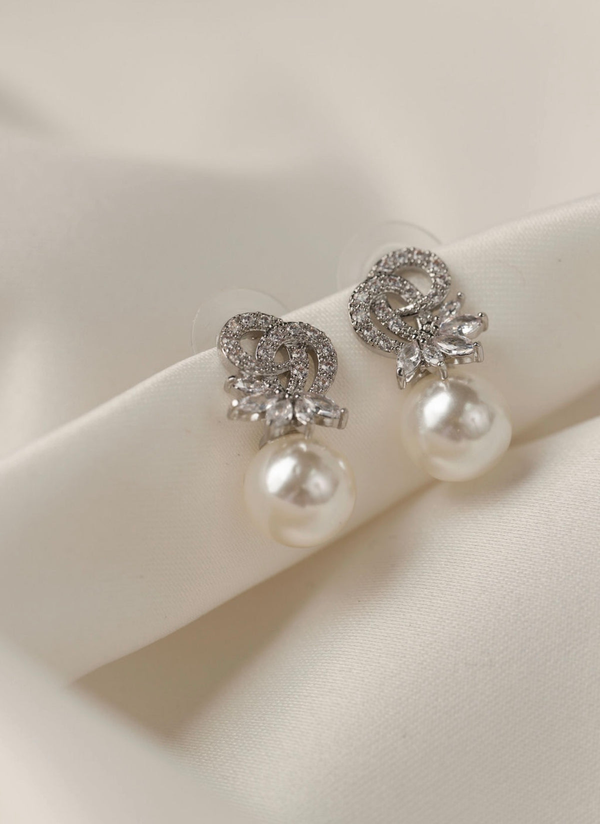 Emily - Silver Pearl Earring