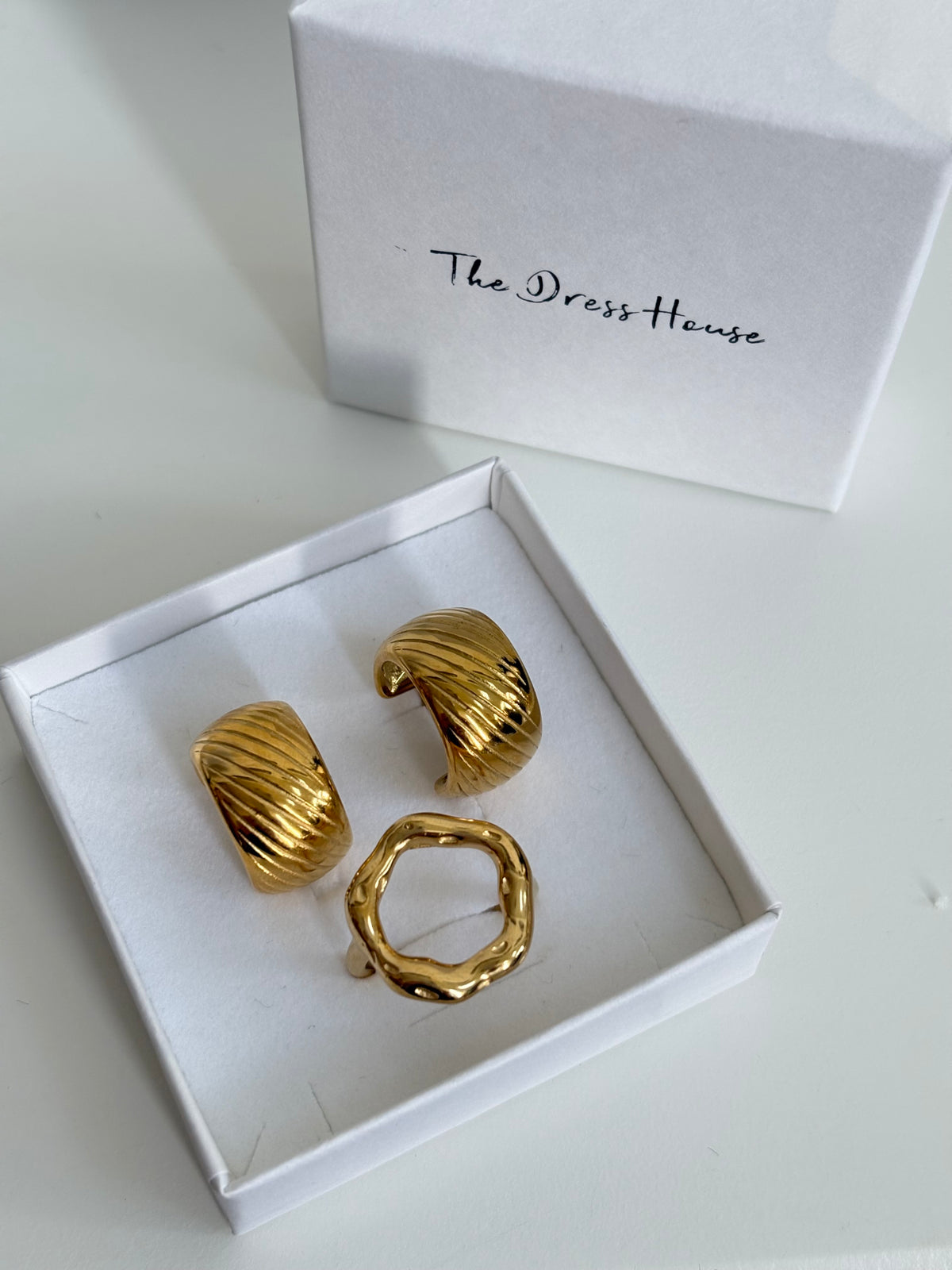 Dress House Gift Box 52 - Gold Earring Ring