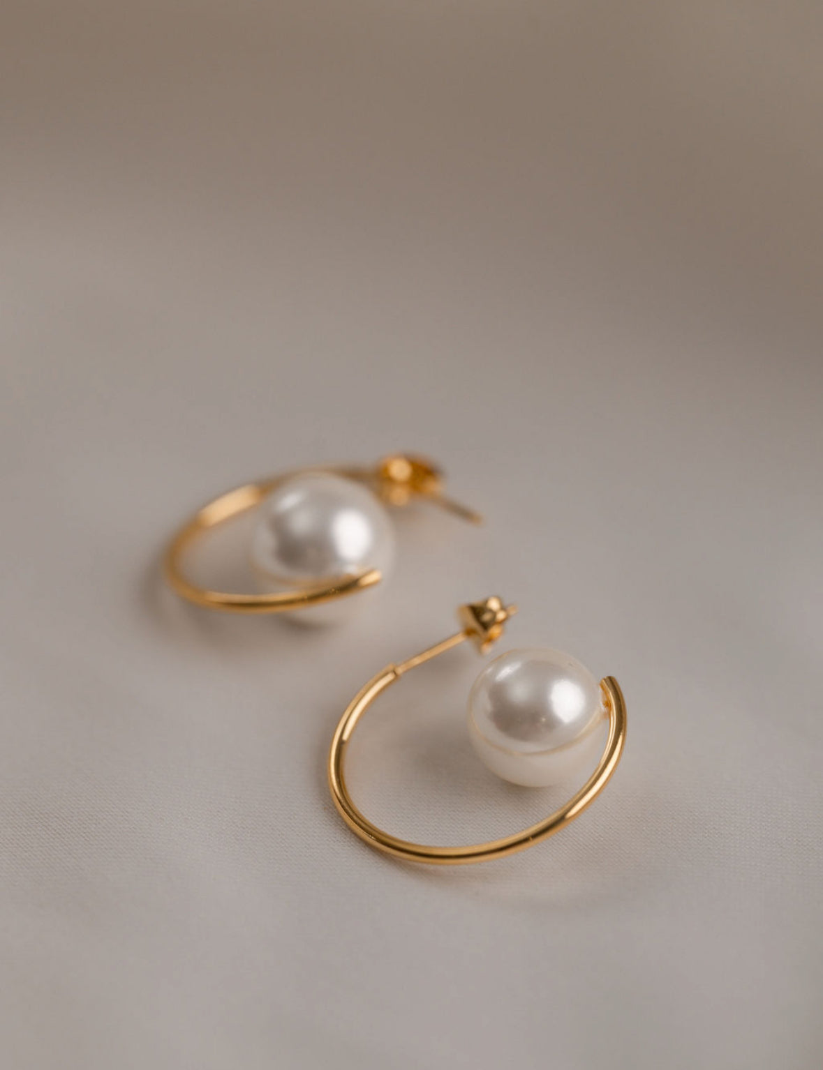 Lexi - Gold Pearl Earring