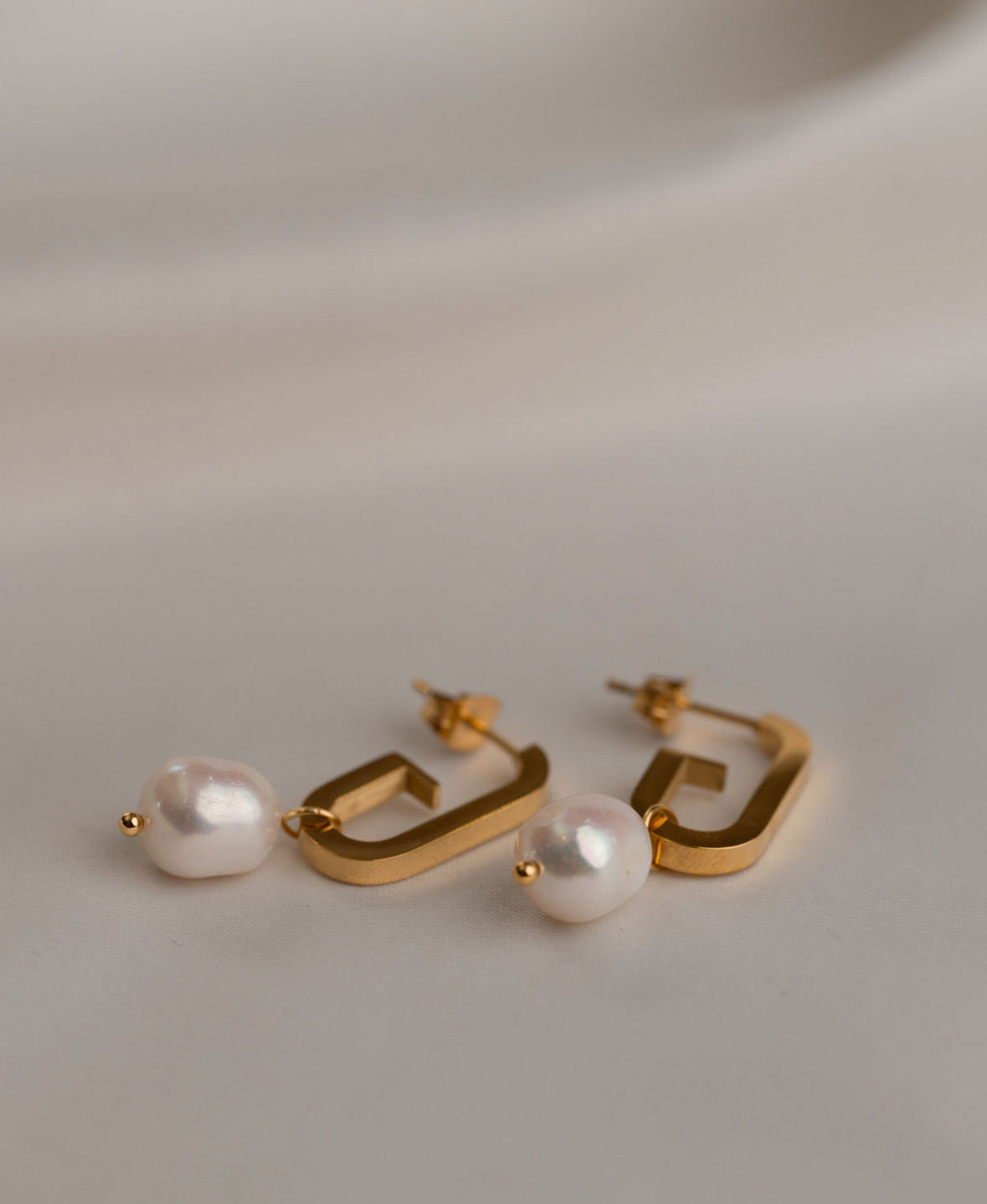 Ita - Gold Pearl Earring