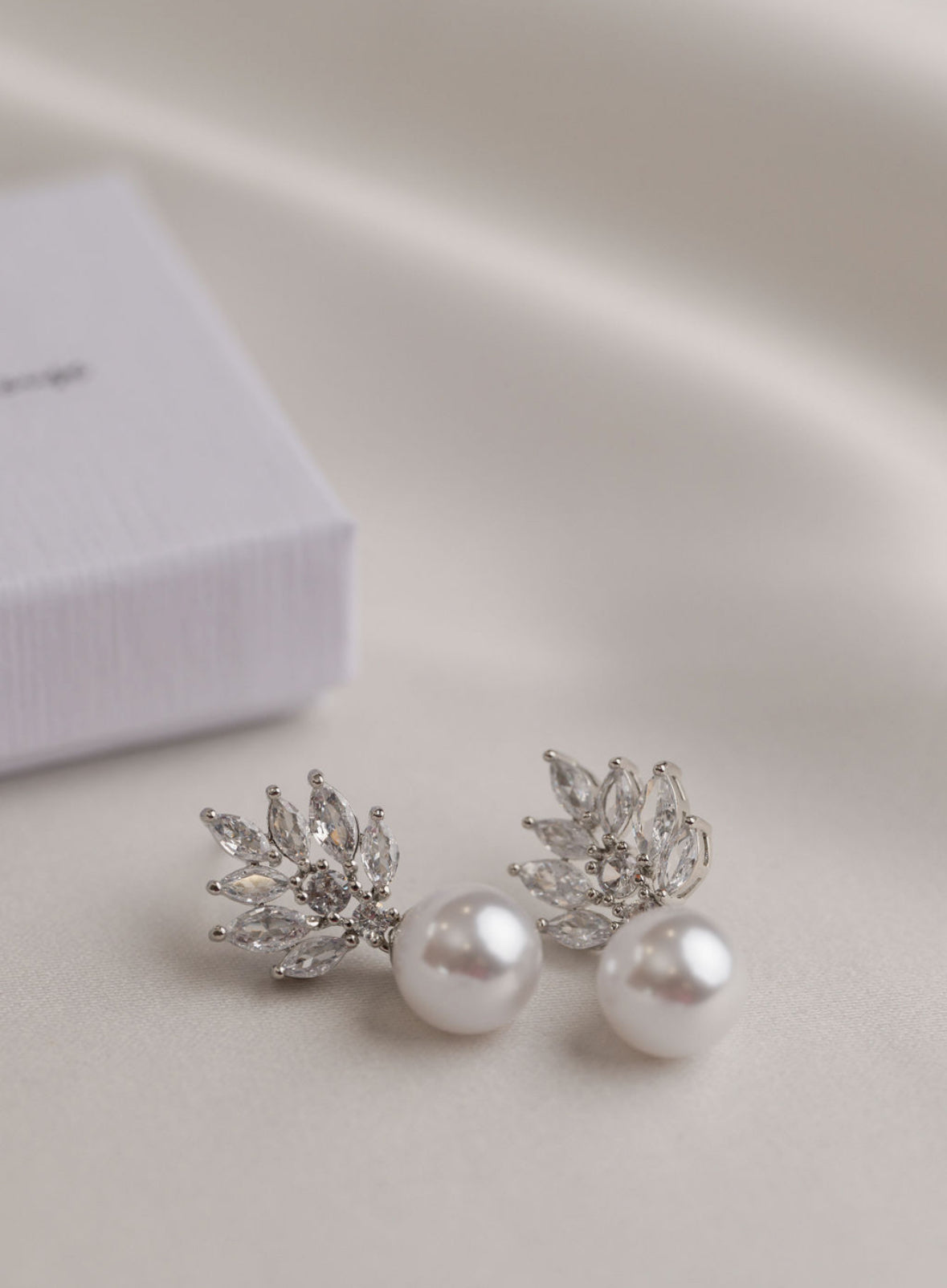 Shona - Silver Pearl Earring