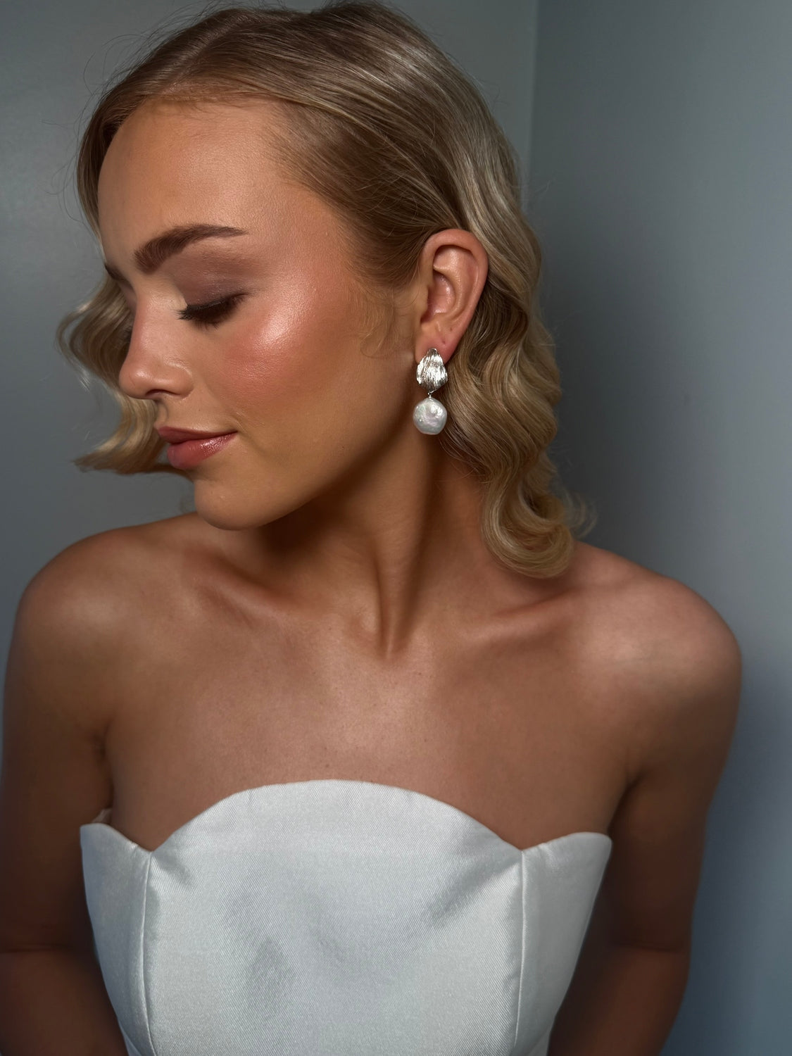 Kim - Silver Pearl Earring