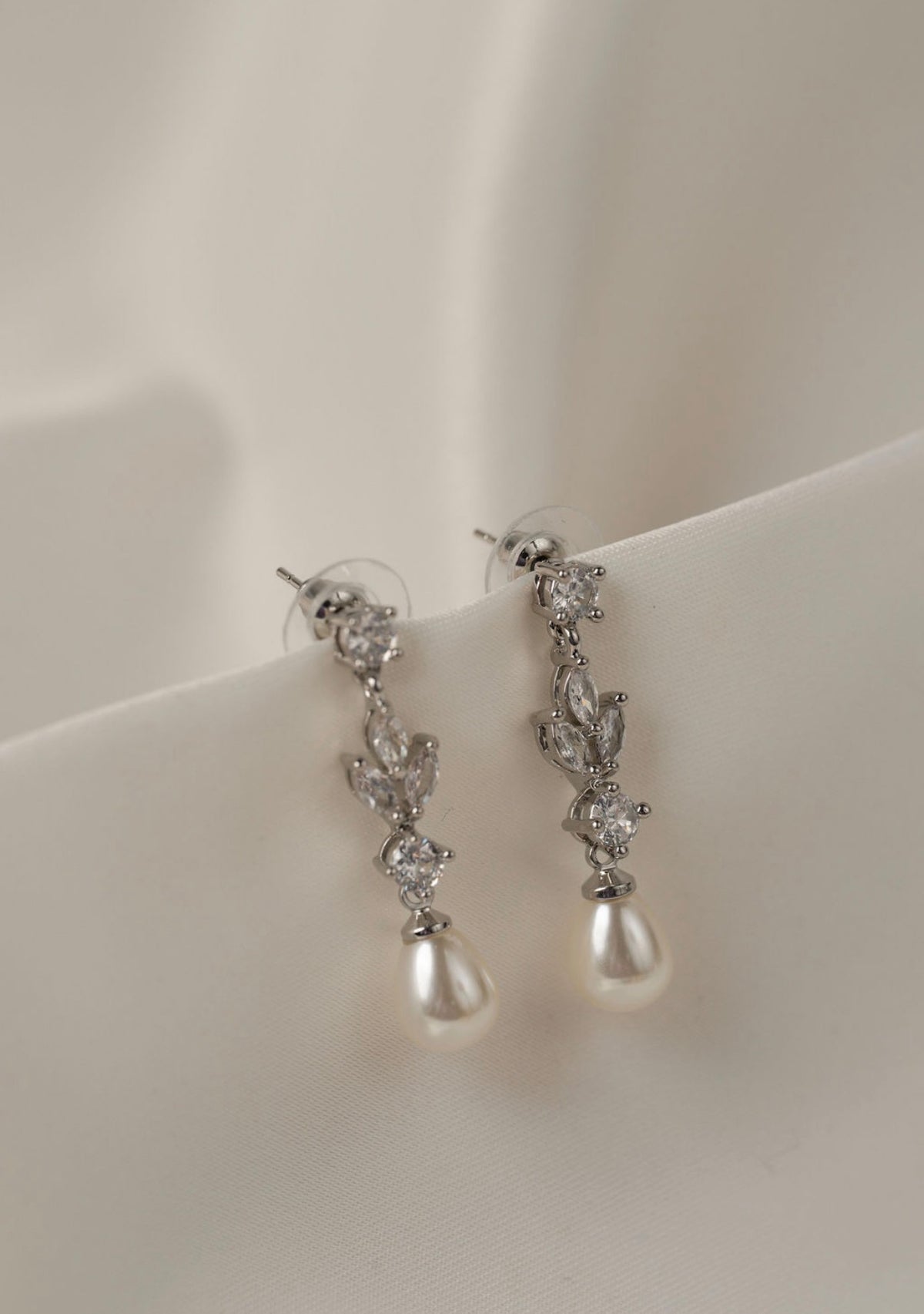 Caylee - Silver Pearl Earring
