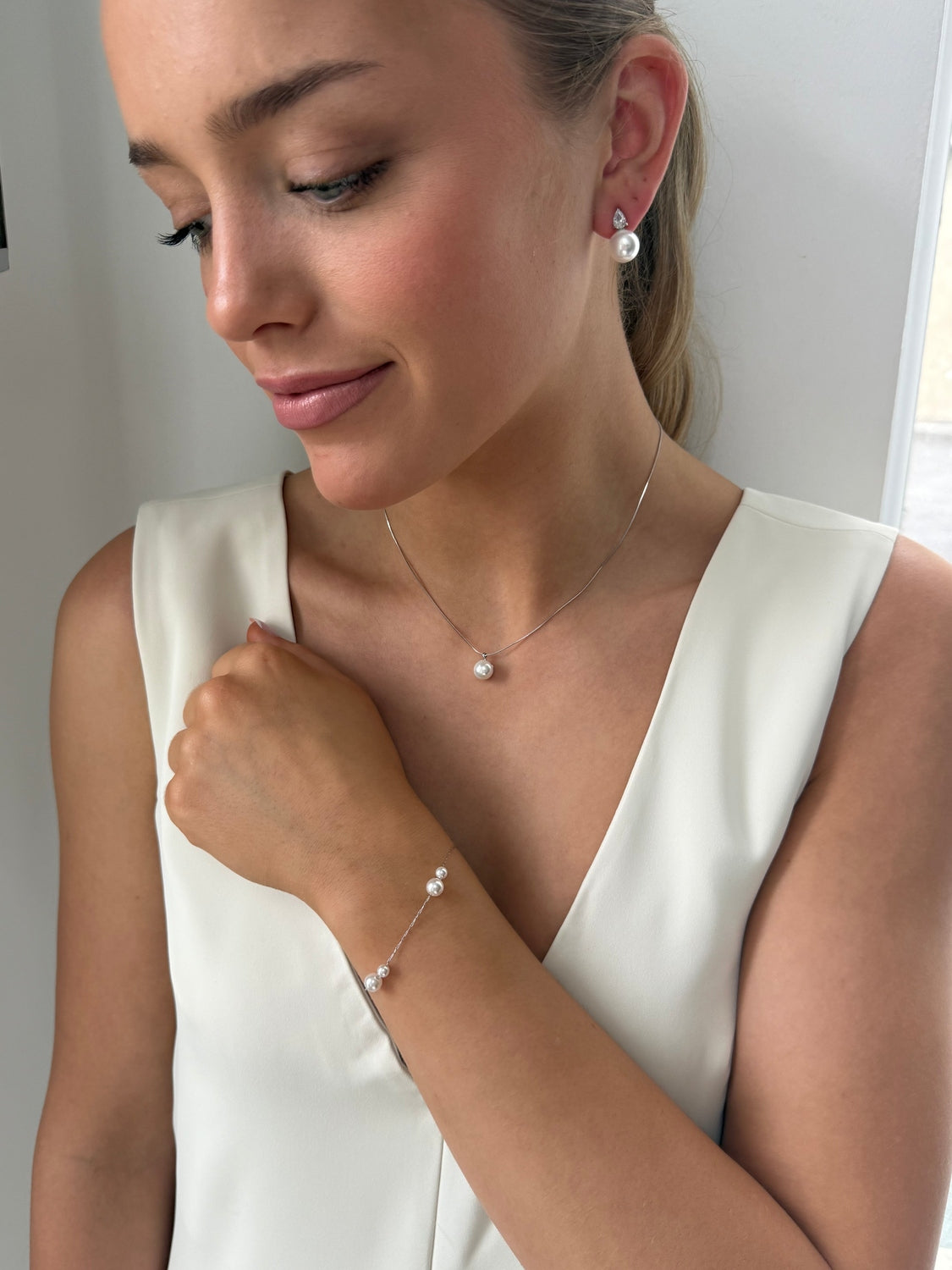 Isabella - Silver Pearl Necklace