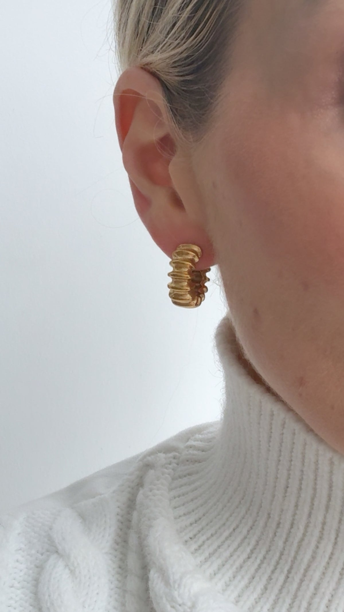 Caroline - Gold Hoop Earring
