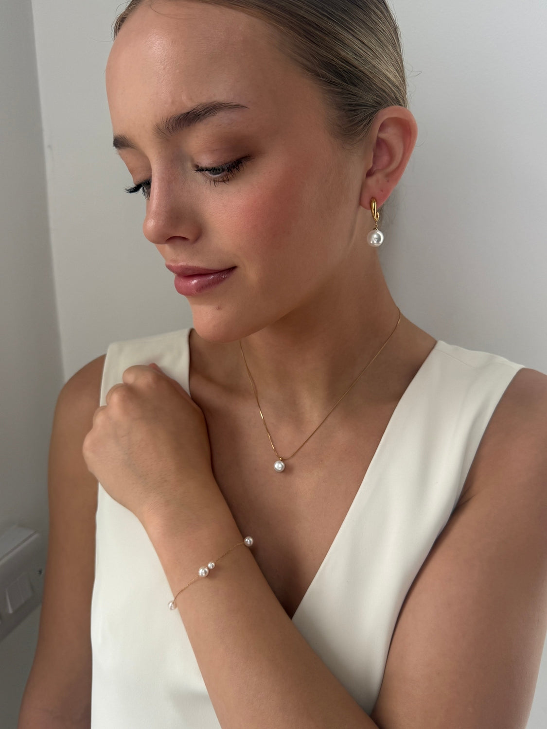 Demi - Gold Pearl Earring
