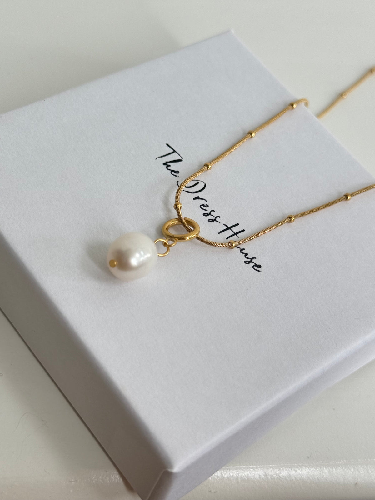Kitty - Gold Pearl Necklace