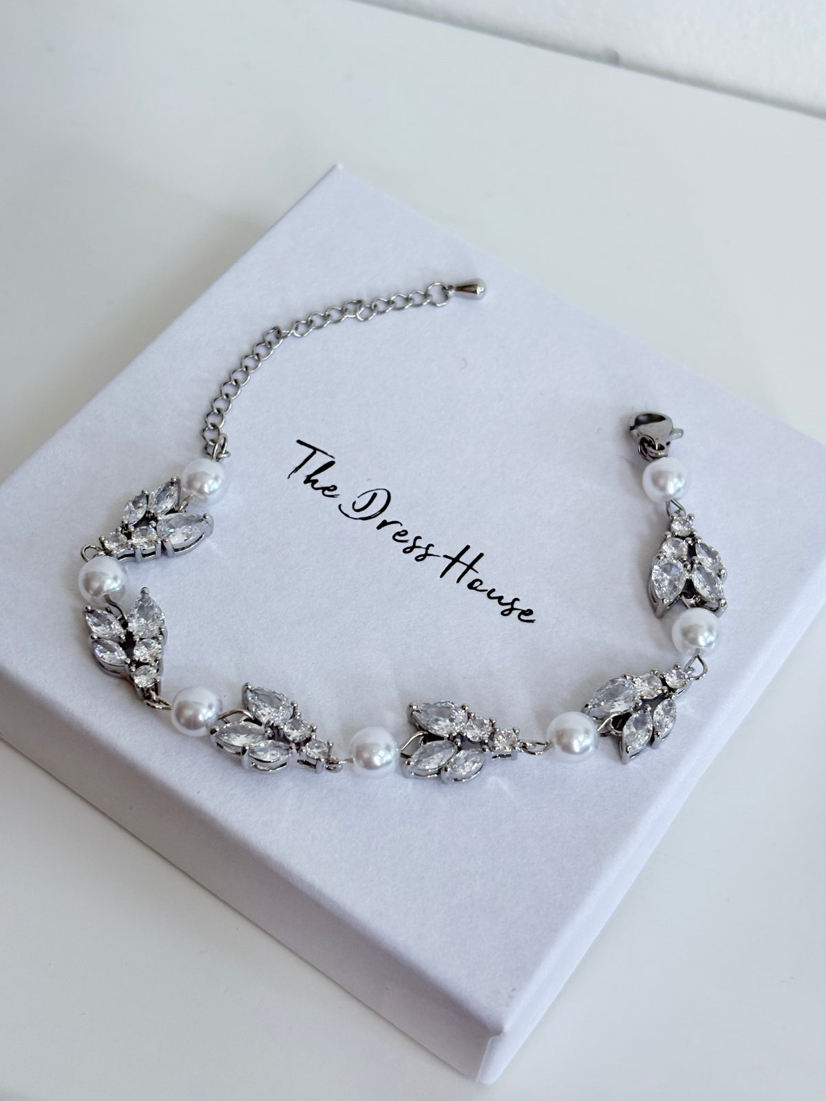 Della - Silver Pearl Bracelet