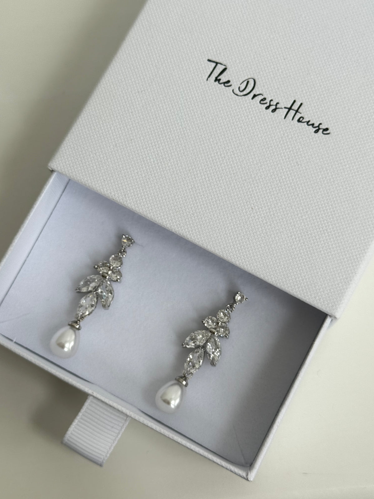 Bonnie - Silver Pearl Earring