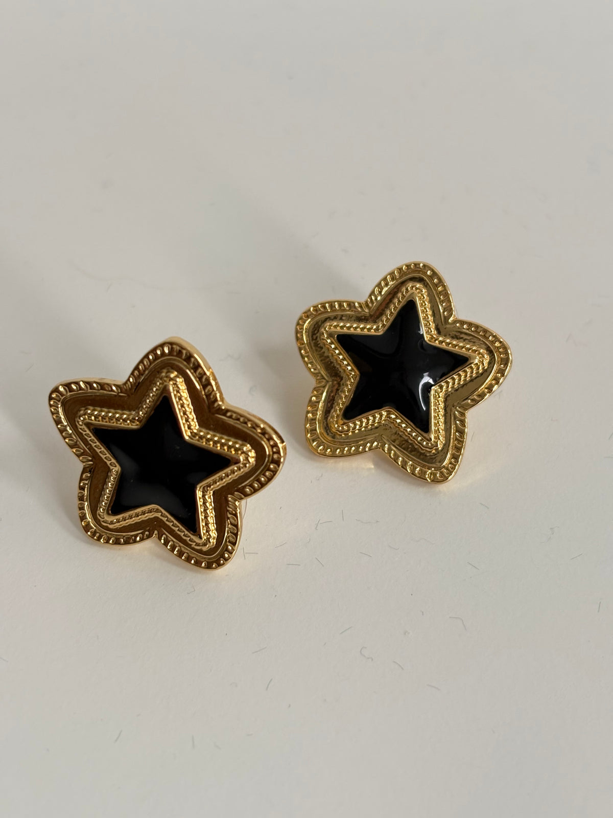 Iris Star - Gold Black Star Earring