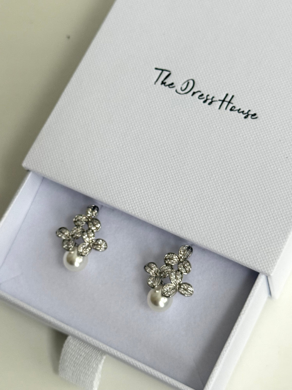 Tammy - Silver Pearl Earring
