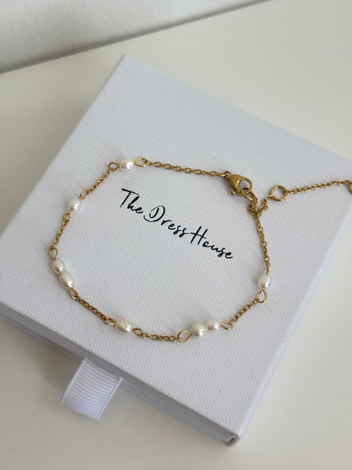 Nora - Gold Pearl Bracelet