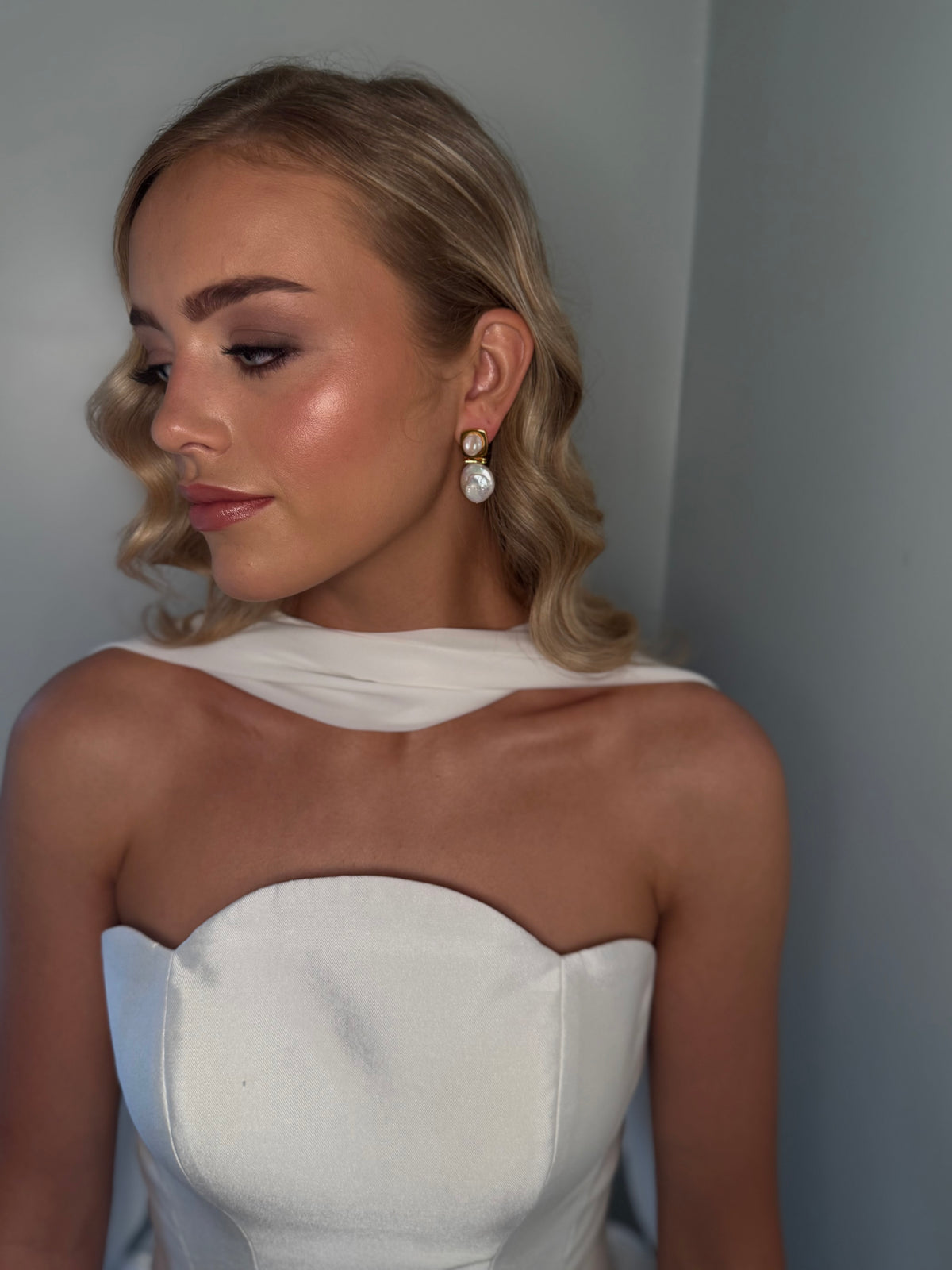Alexandra - Gold Pearl Earring