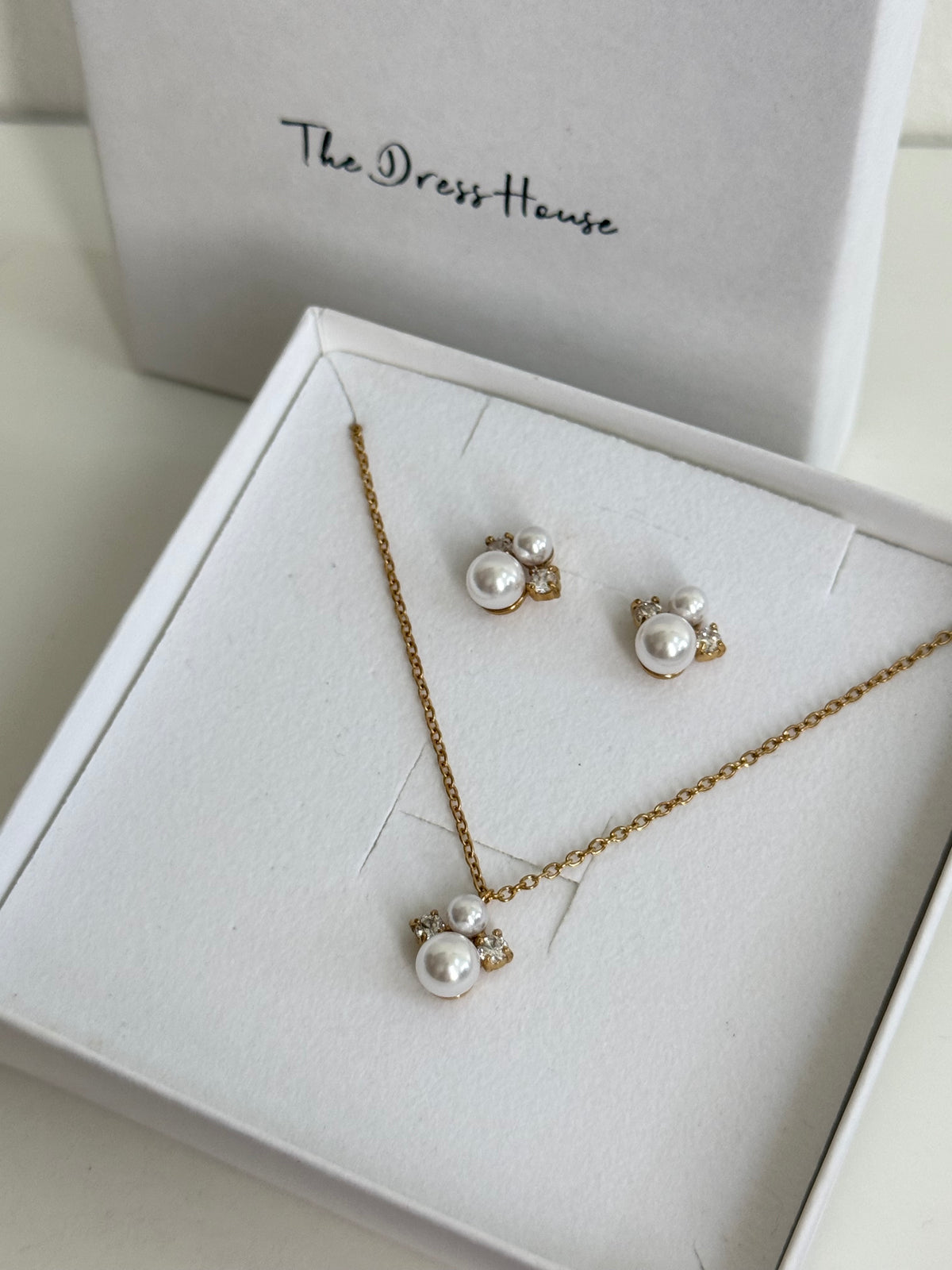 Auri - Gold Pearl Necklace Earring Set