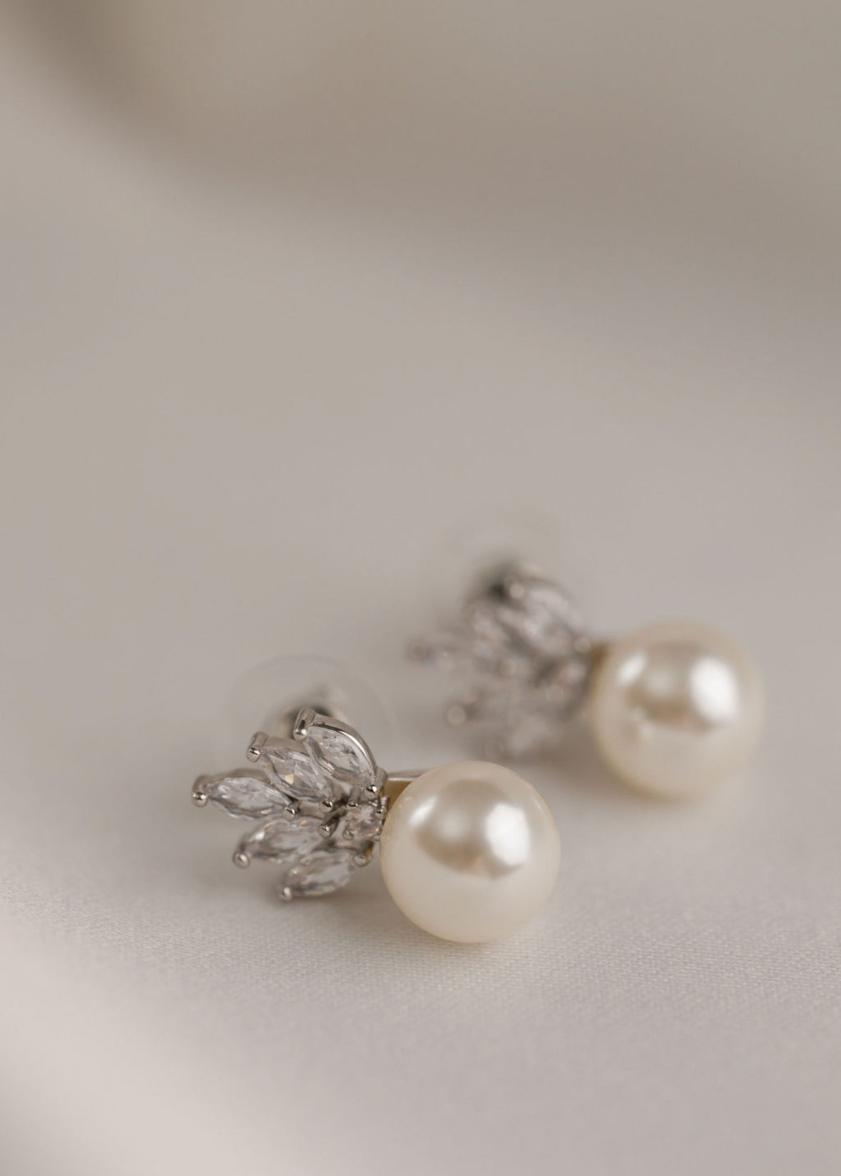 Diana - Silver Pearl Earring