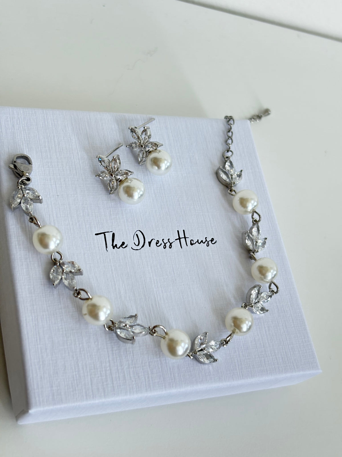 Betty Willow - Silver Pearl Earring Bracelet Set