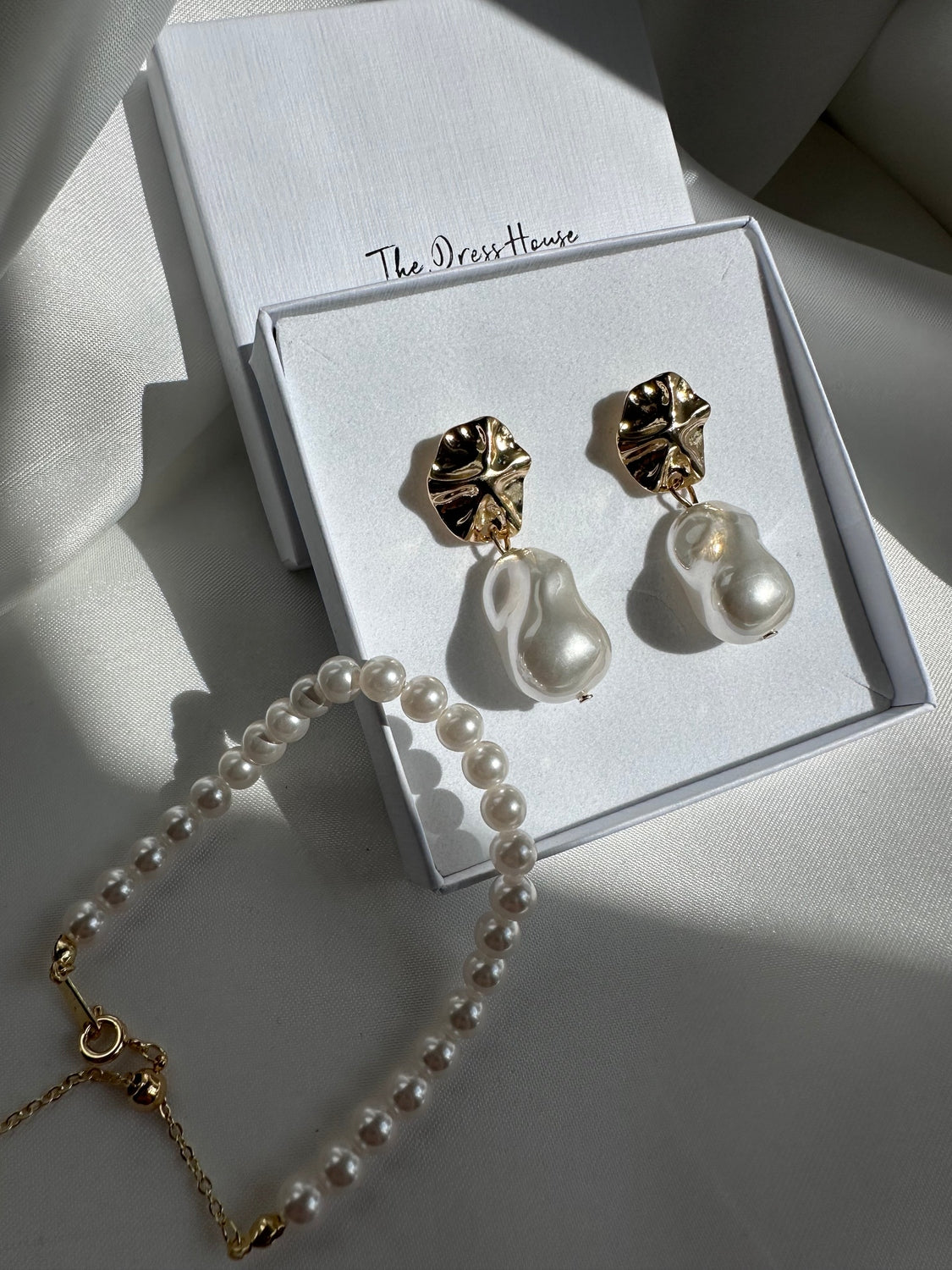 Matilda Indigo - Pearl Gold Bracelet Earring Set