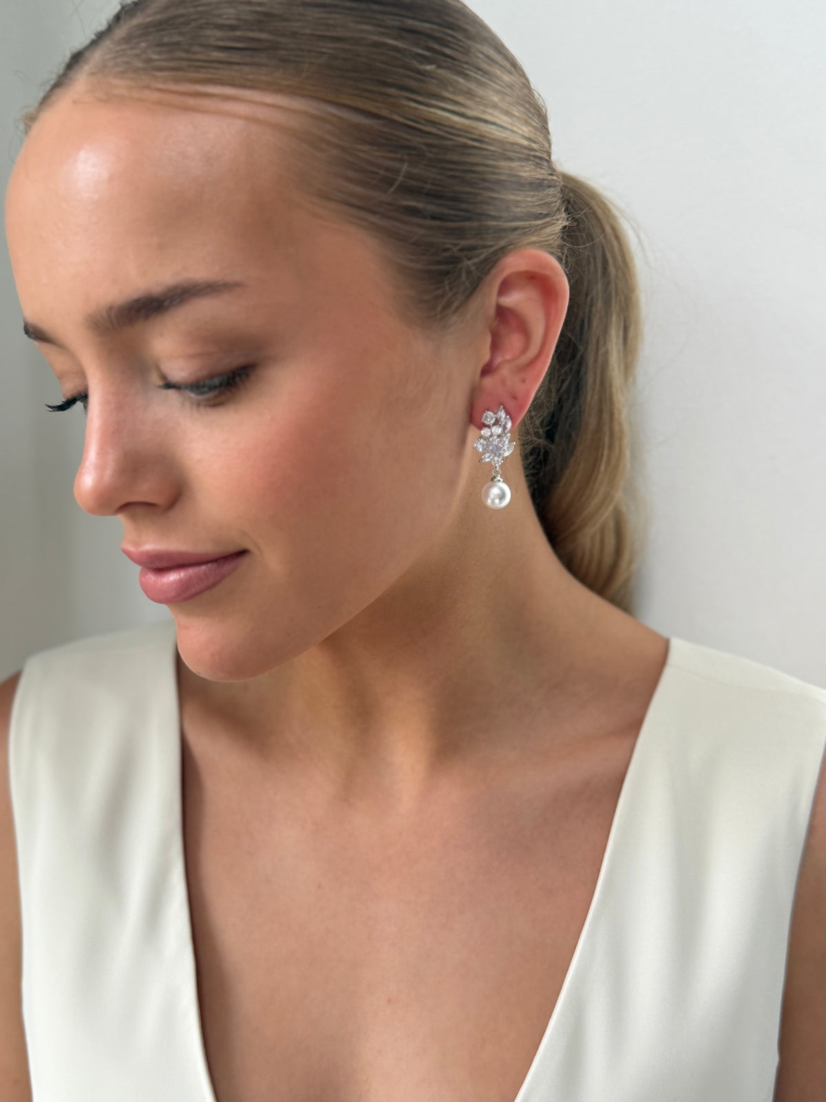 Ayla - Silver Pearl Earring