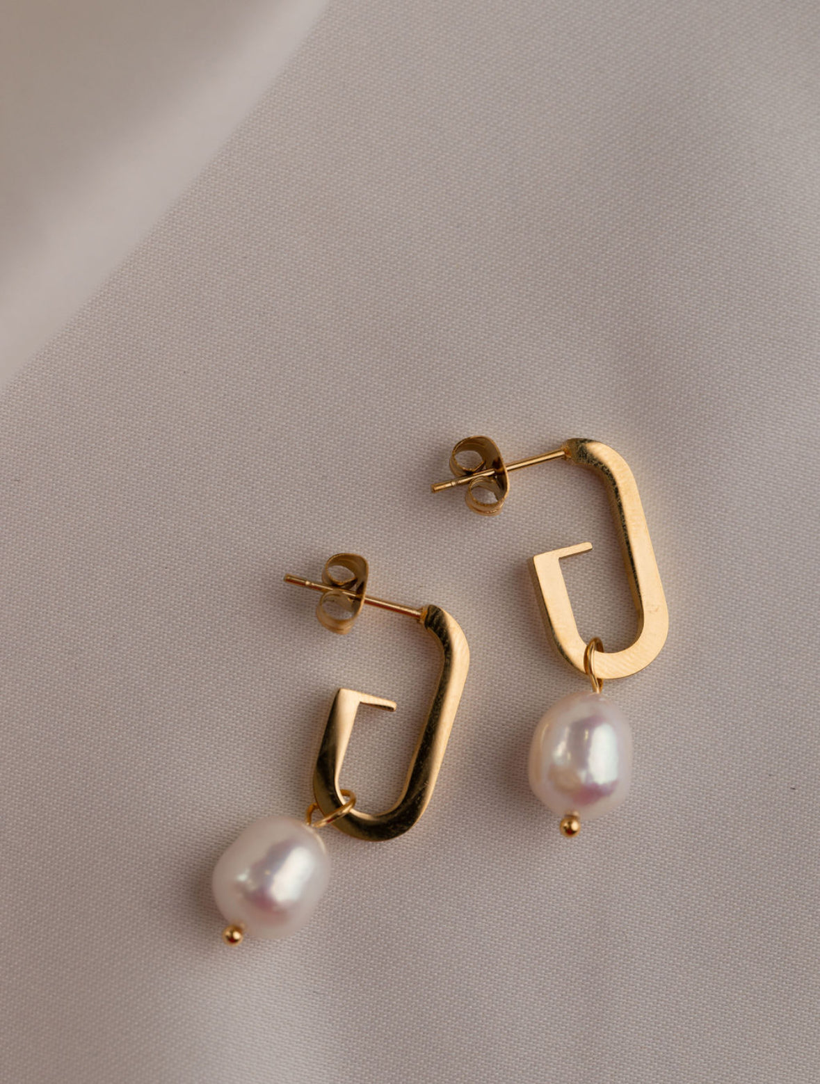Ita - Gold Pearl Earring