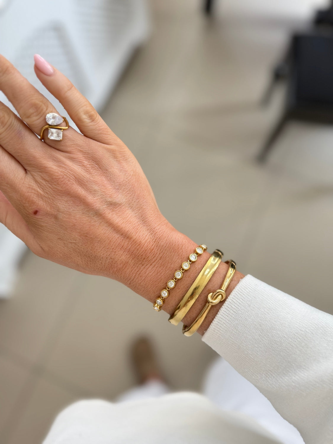 Knot - Gold Bangle