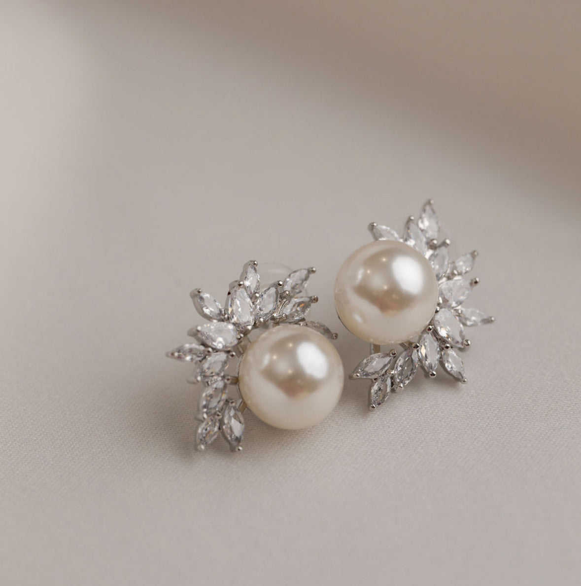 Rita - Silver Pearl Earring