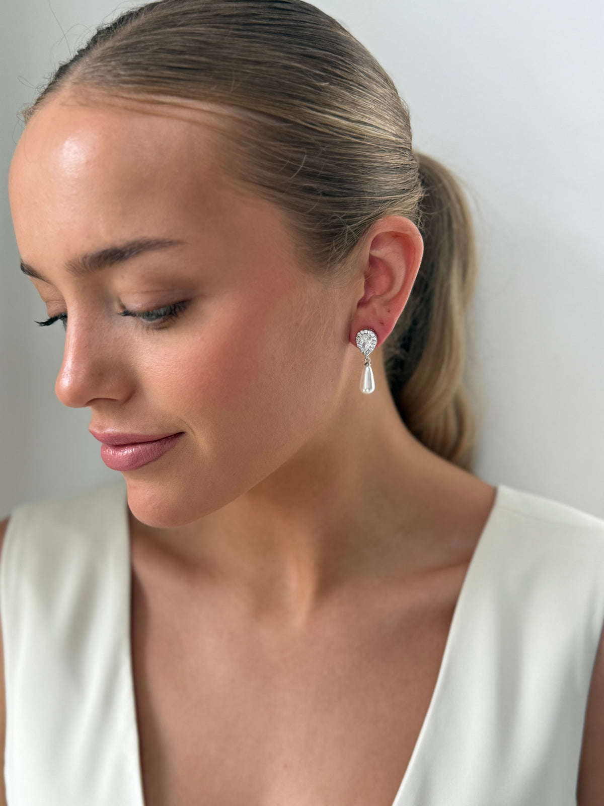Rena - Silver Pearl Earring