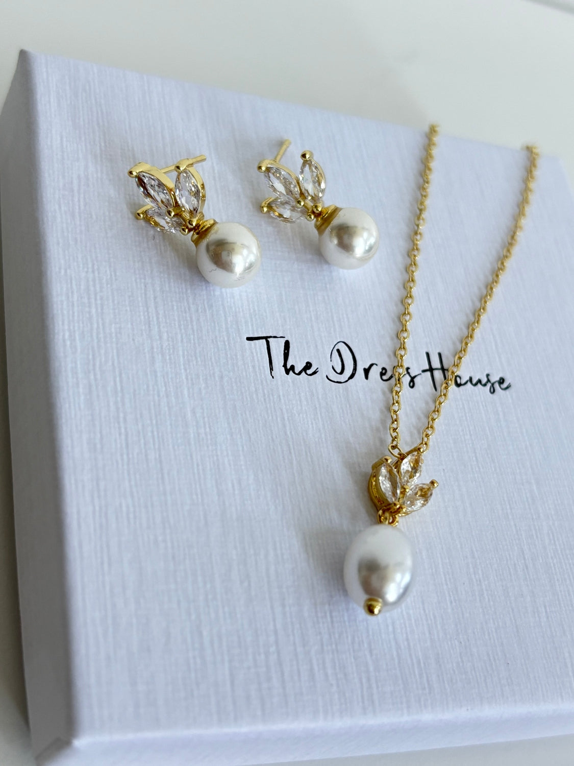 Single pearl necklace and earring set hotsell