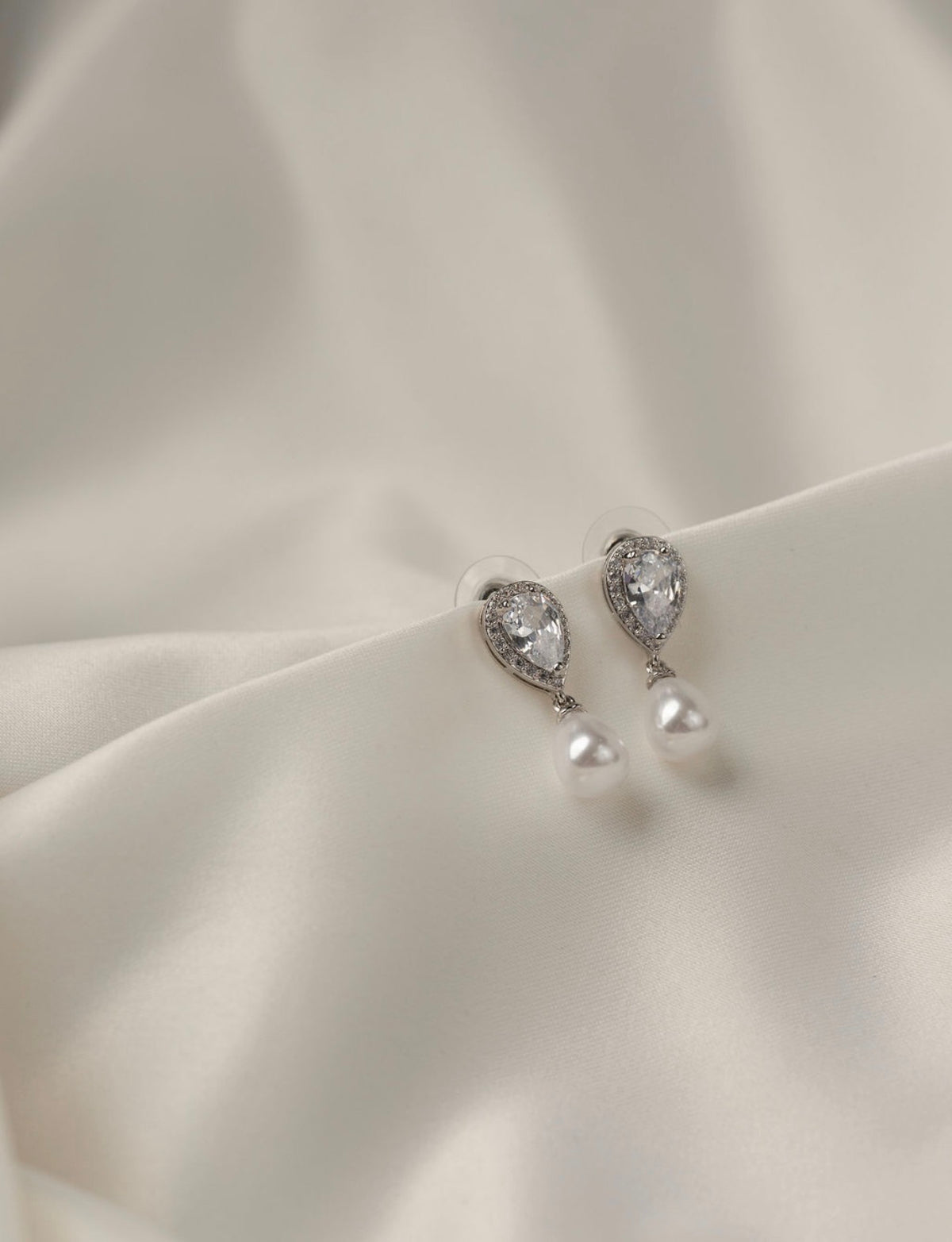 Rachel - Silver Pearl Earring