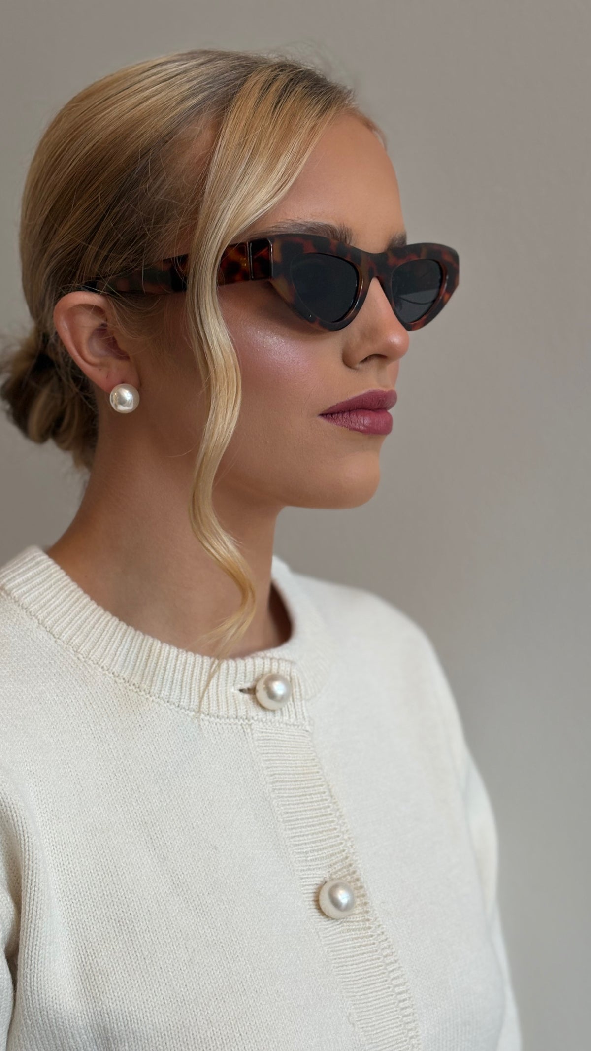 May Daisy - Gold Pearl Earring Bracelet Set