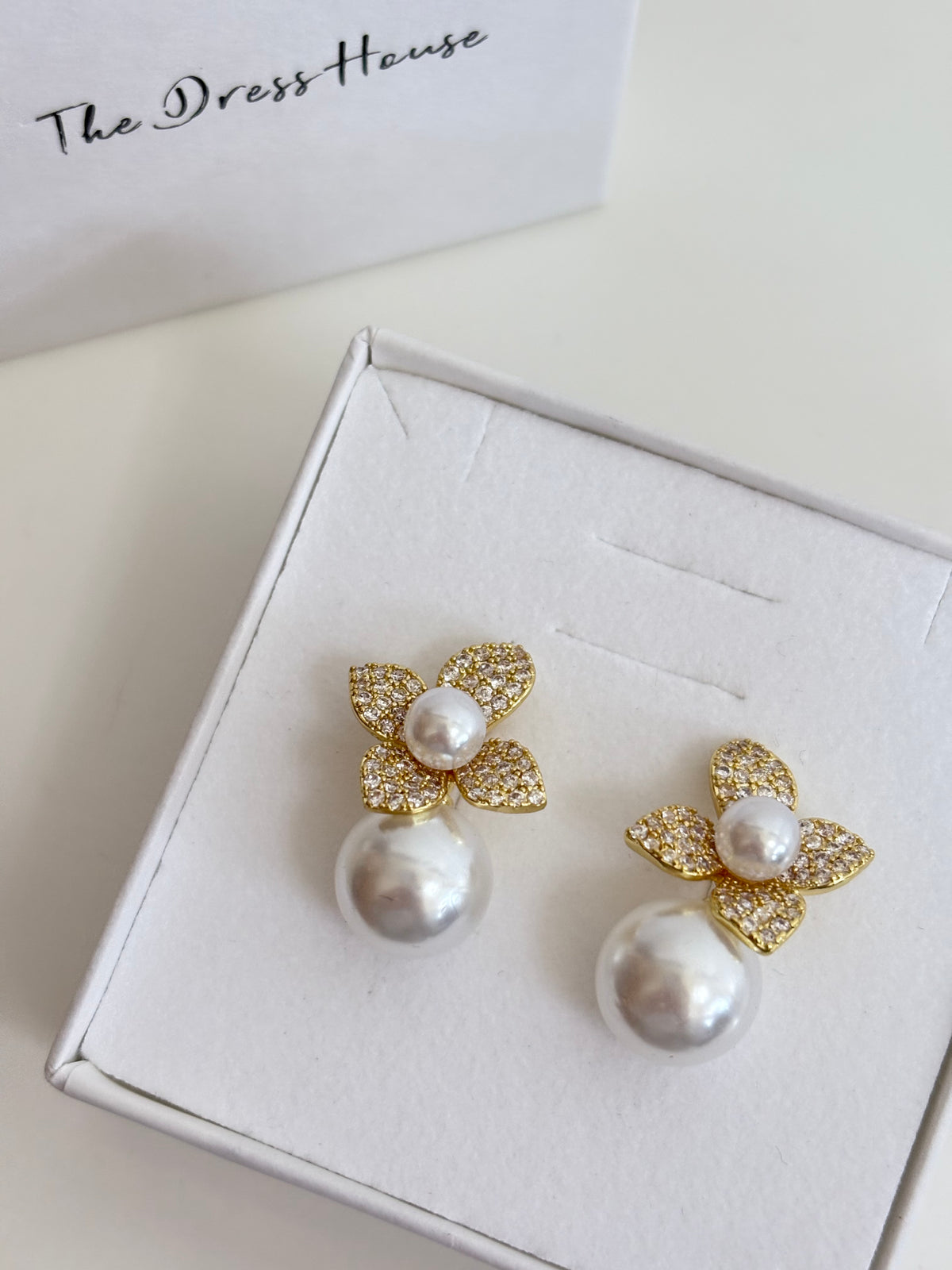 Eina - Gold Pearl Earring