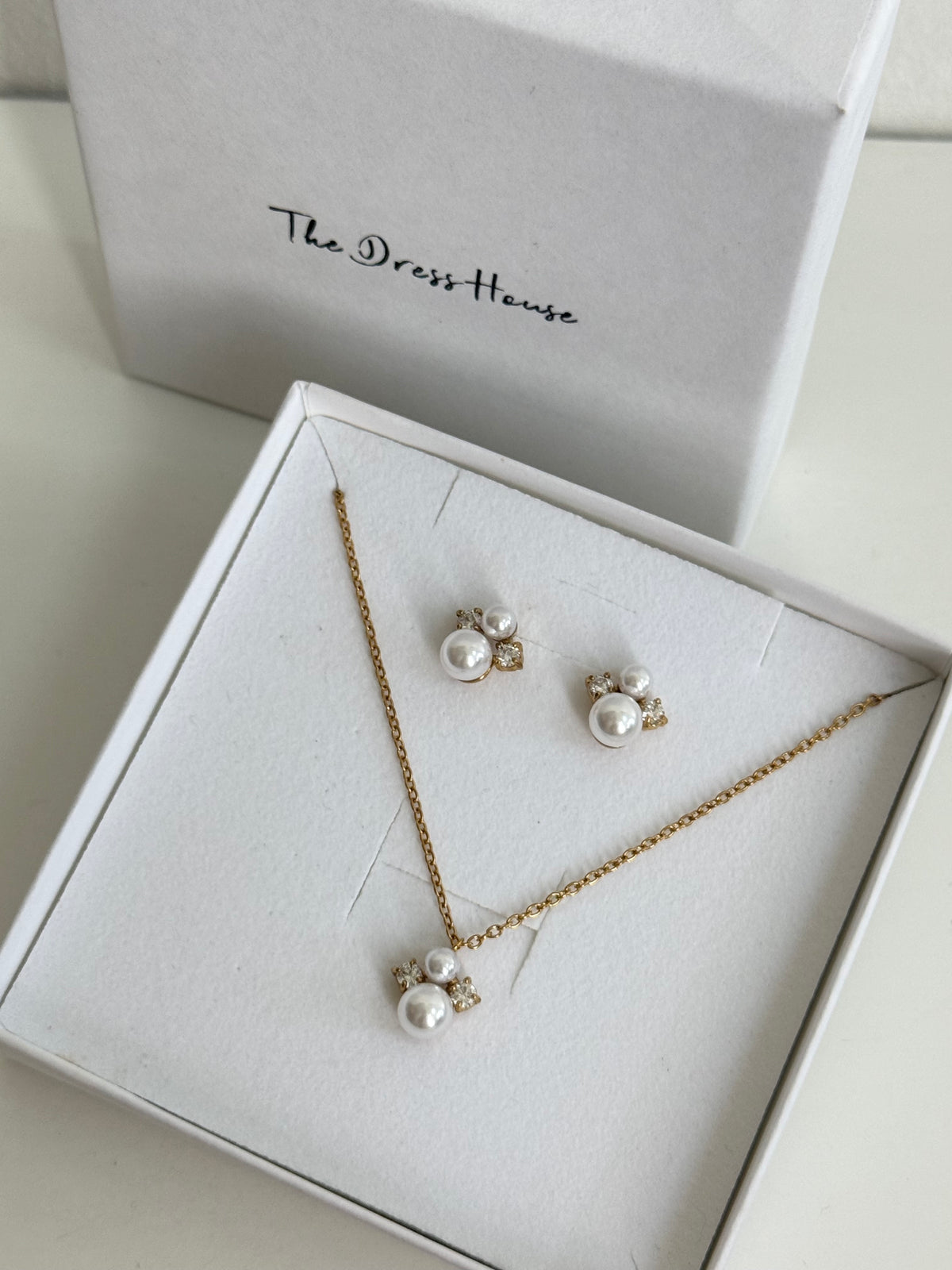 Auri - Gold Pearl Necklace Earring Set