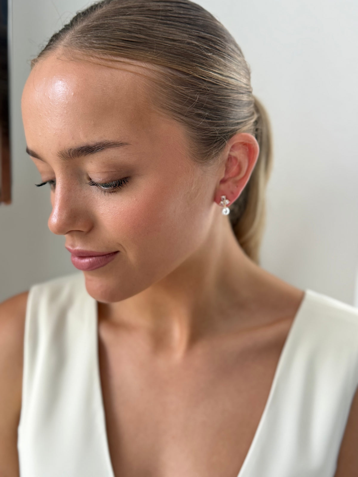 Olivia - Gold Pearl Earring