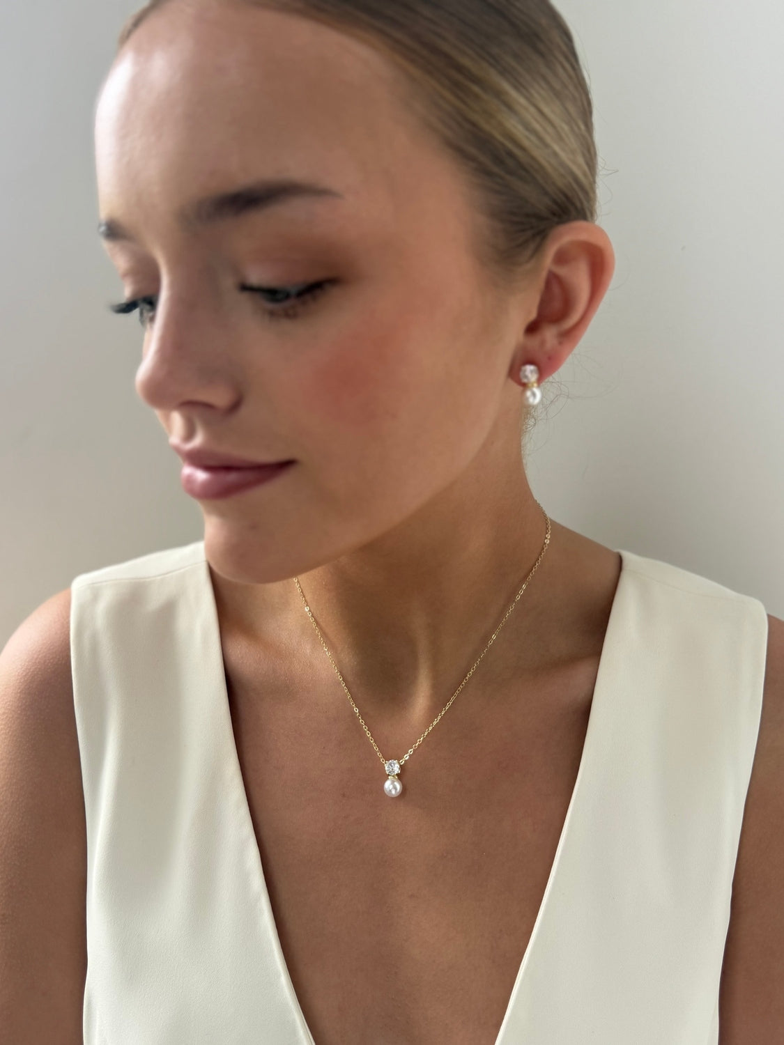 Alice  - Gold Pearl Necklace Earring Set