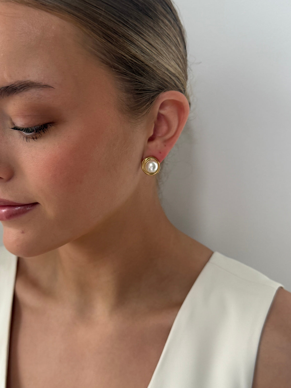 Cerry - Gold Pearl Stud Earring