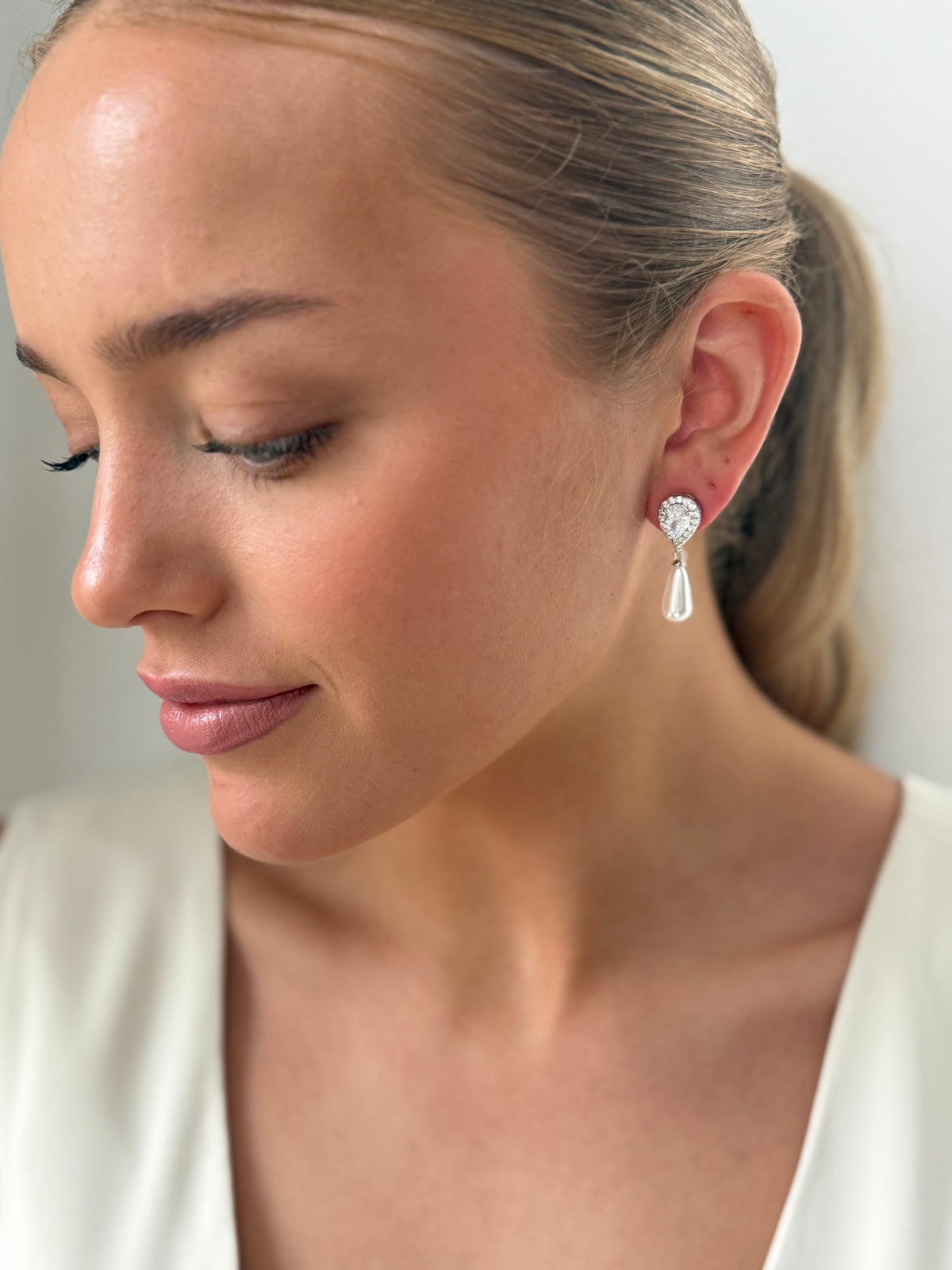 Rena - Silver Pearl Earring