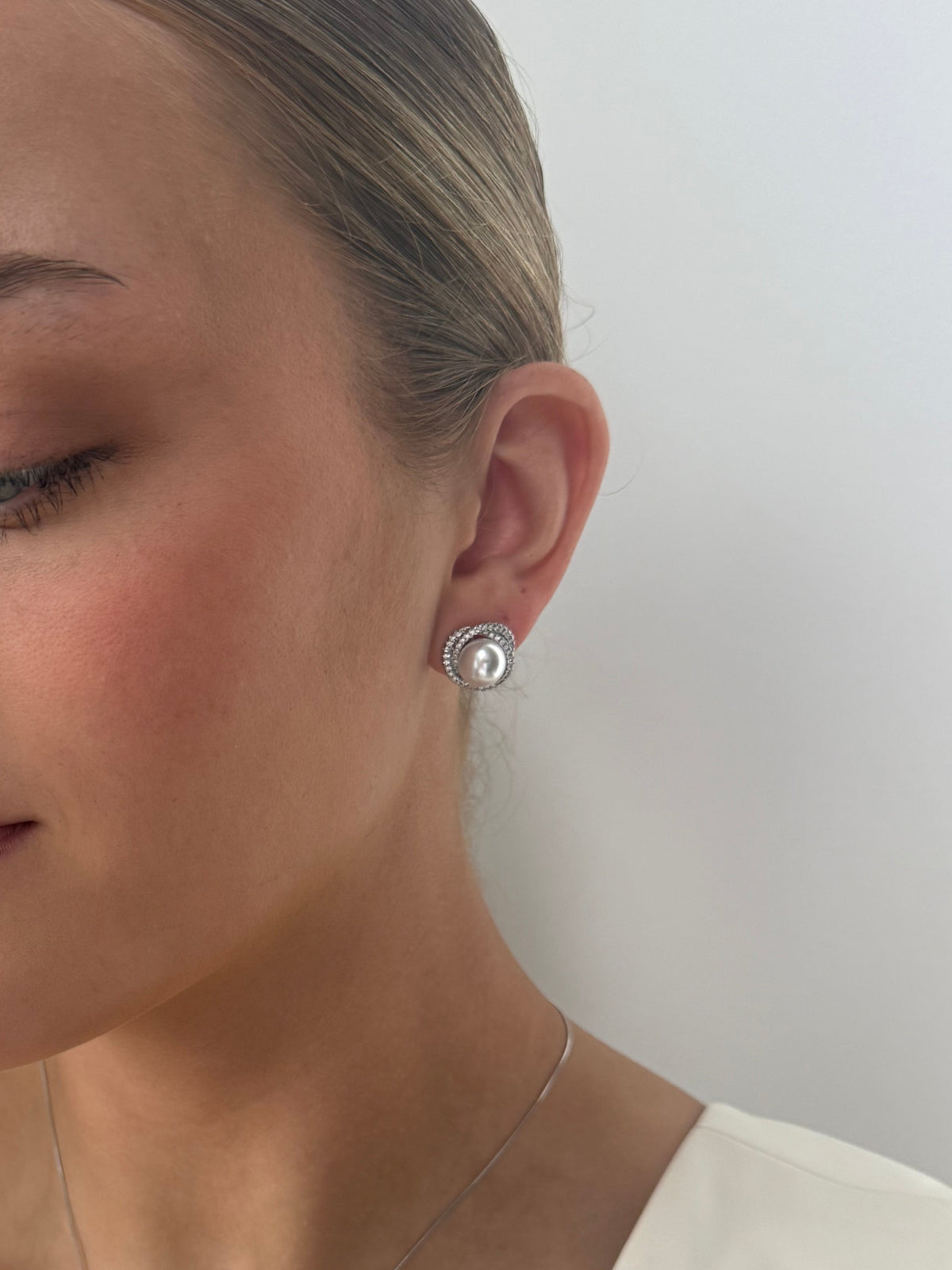 Afa - Silver Pearl Stud Earring