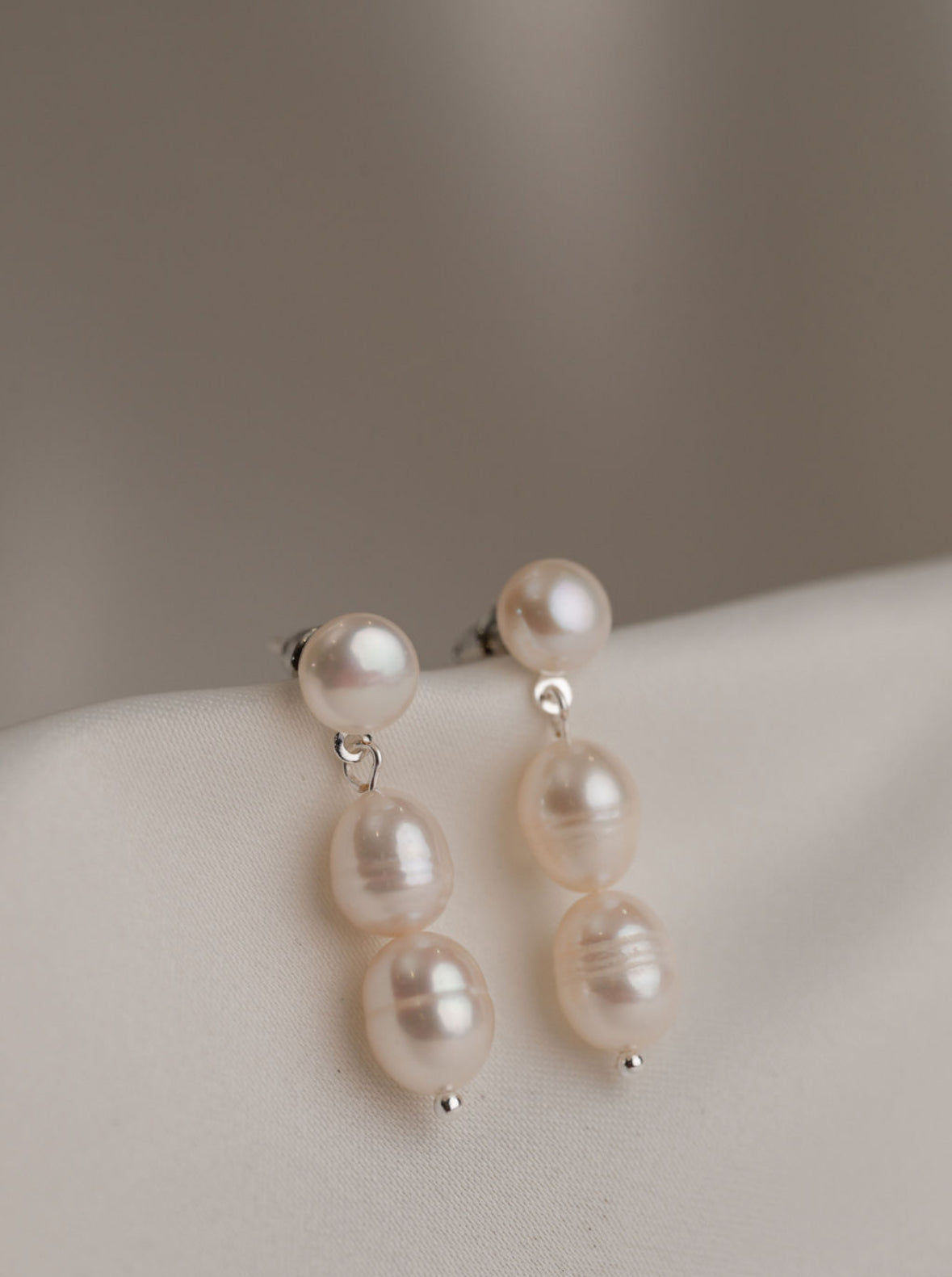Lyra - Silver Pearl Earring
