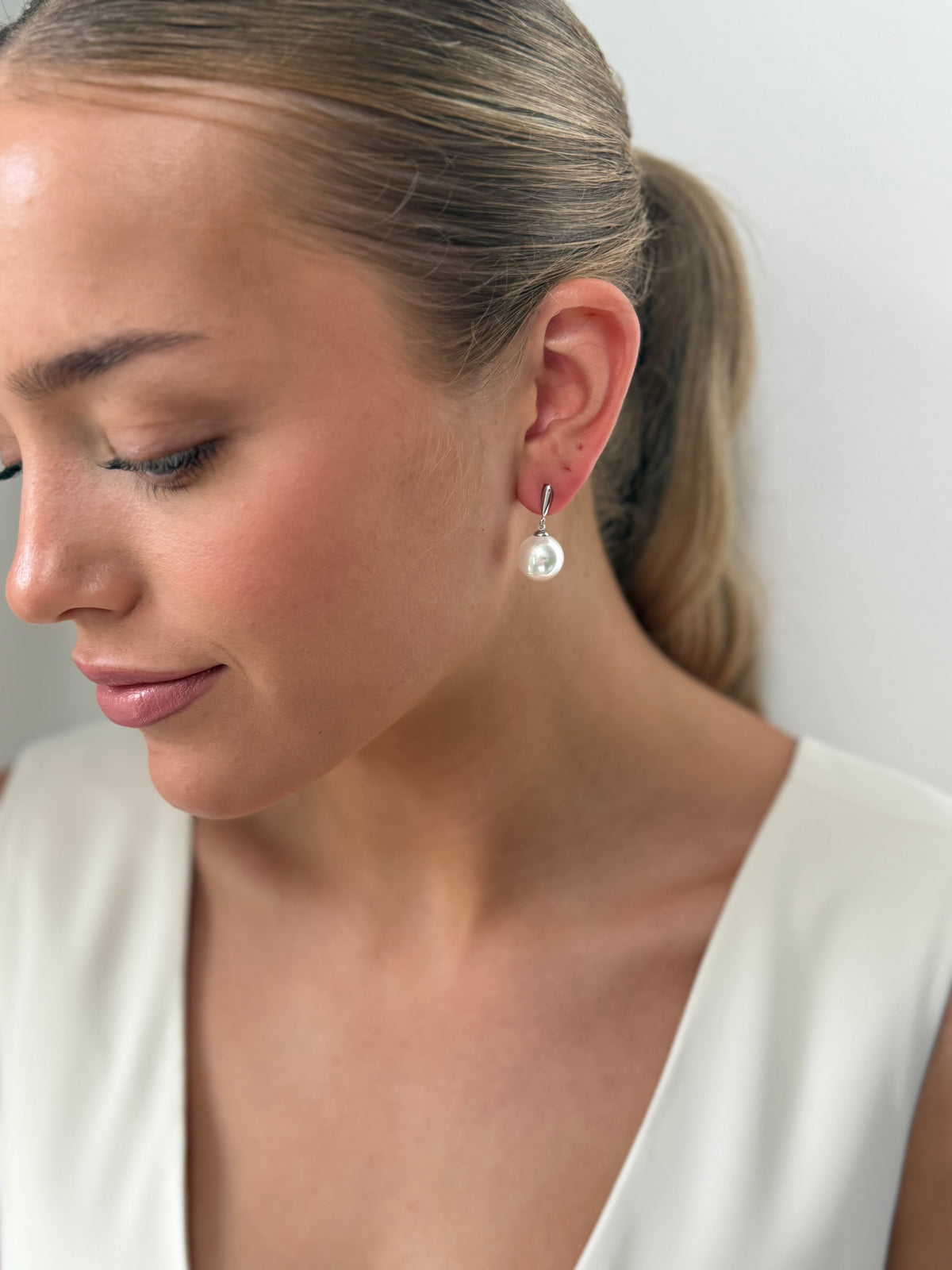 Lily - Silver Pearl Earring