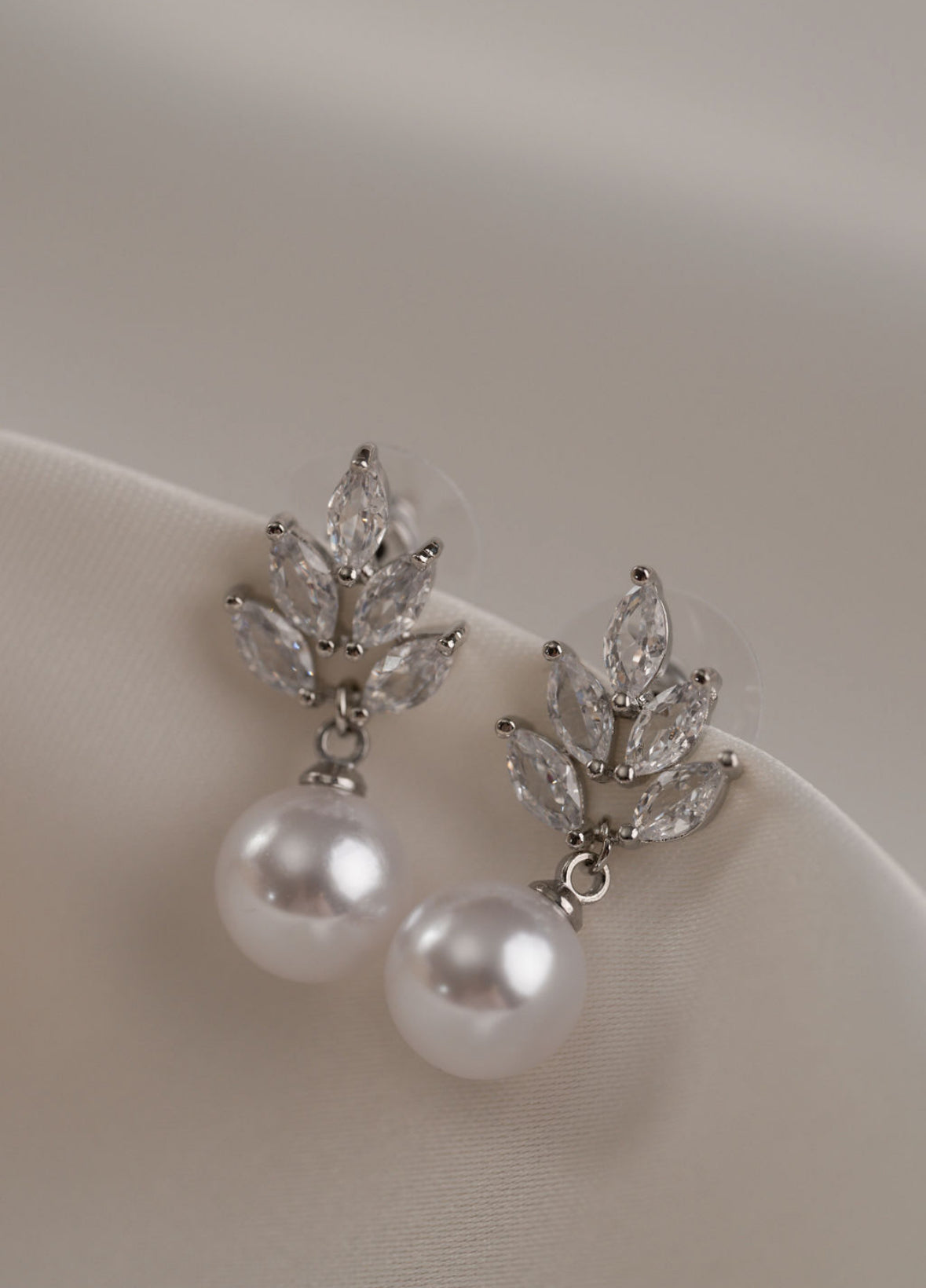 Maisy Set - Silver Pearl Bracelet Earring