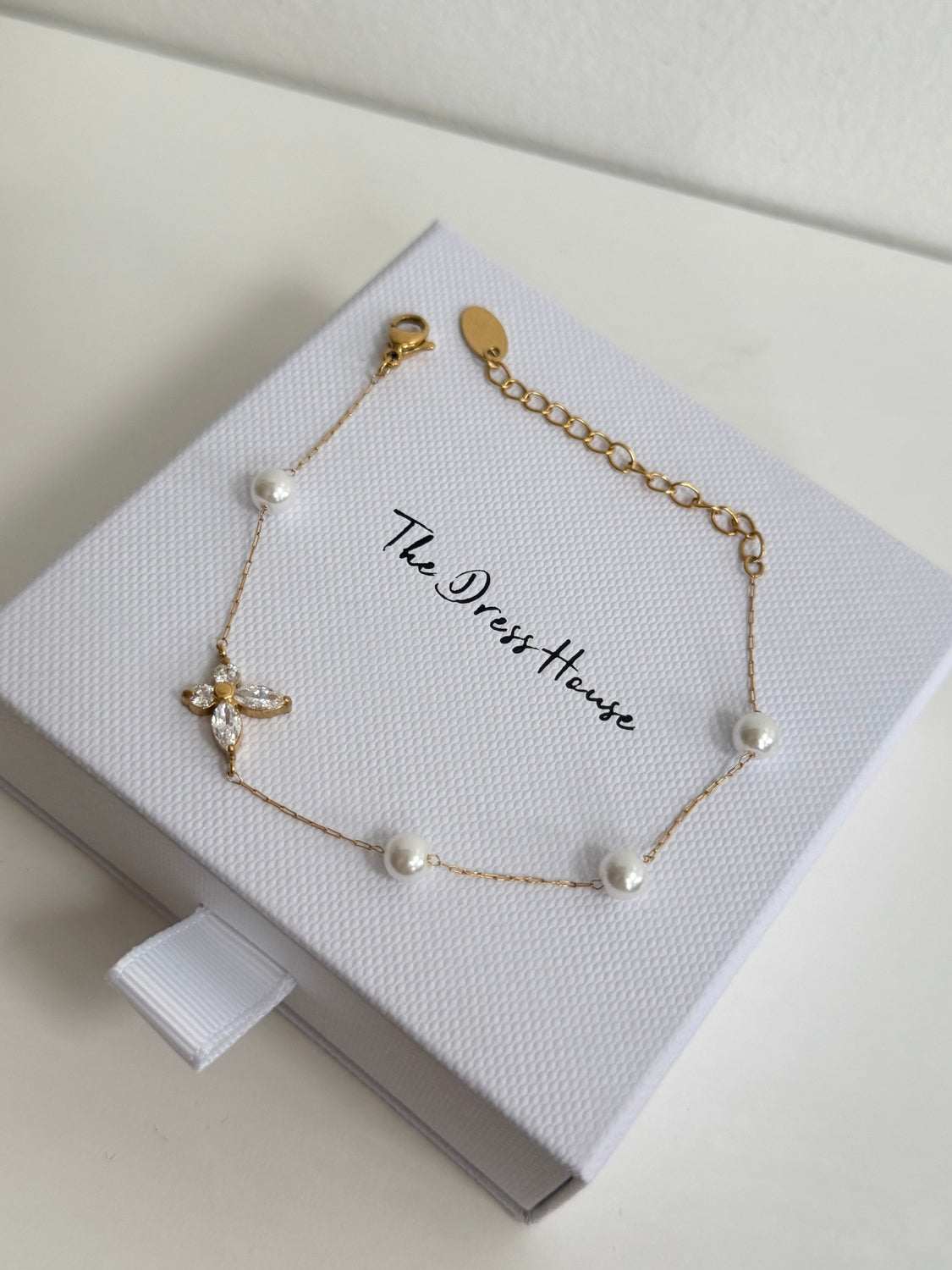 Clara - Gold Pearl Bracelet