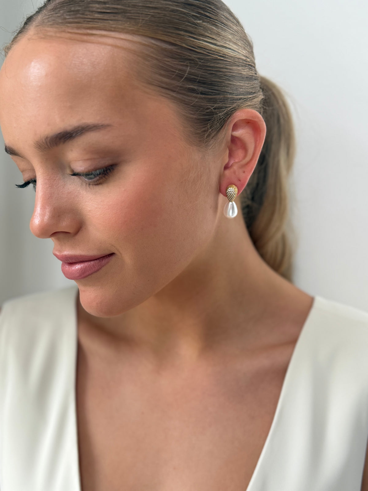 Rebecca - Gold Pearl Earring