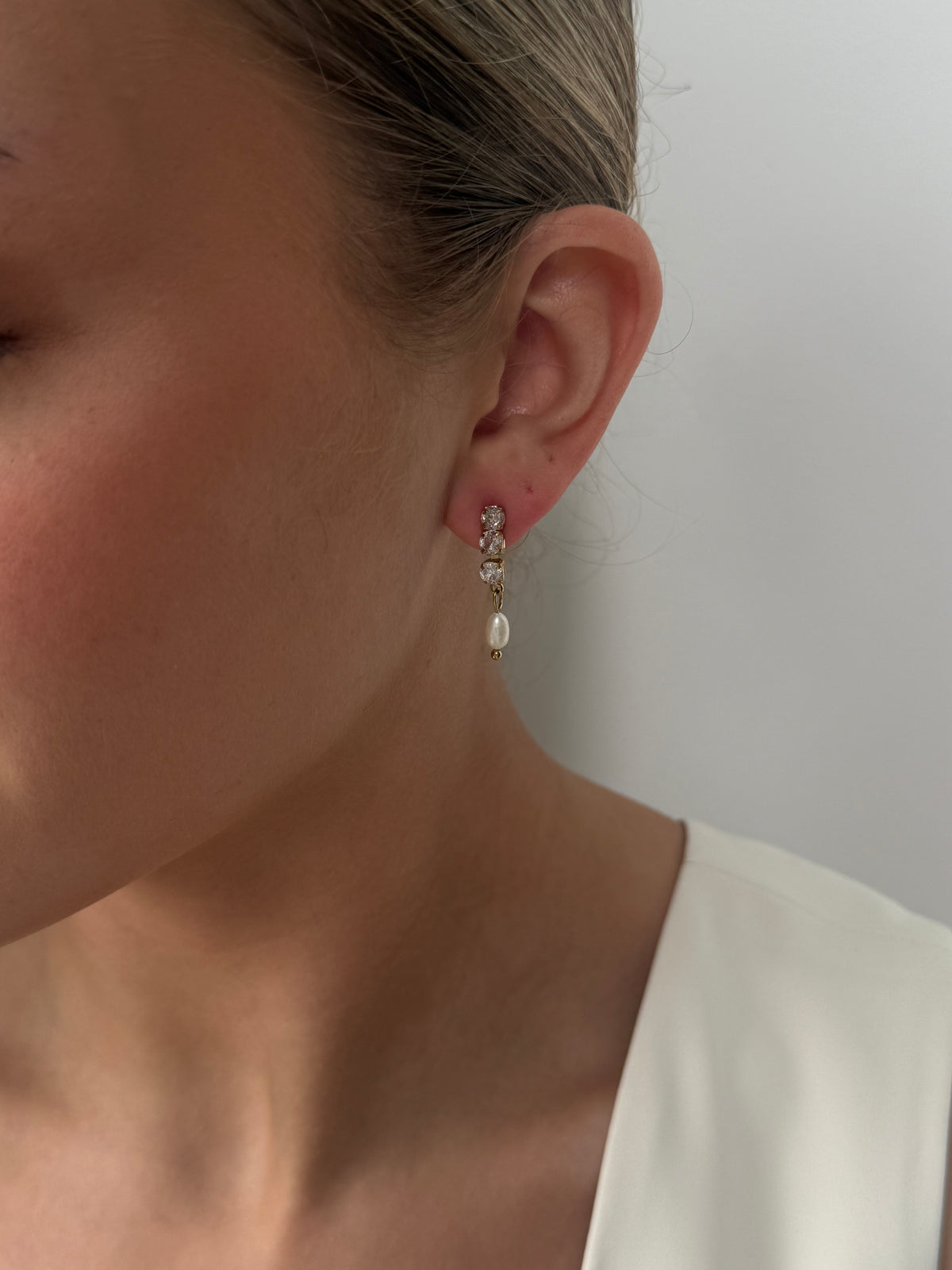 Edita - Gold Pearl Earring