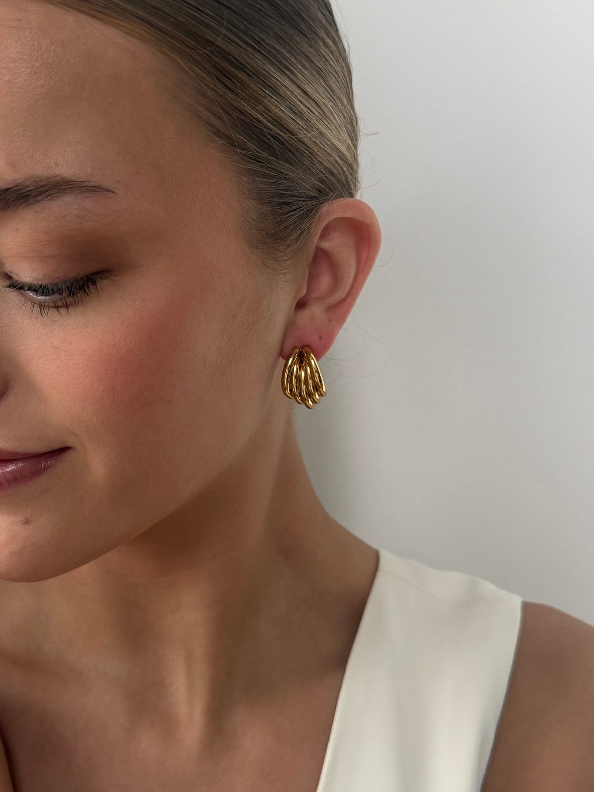 Koco - Gold Hoop Earring
