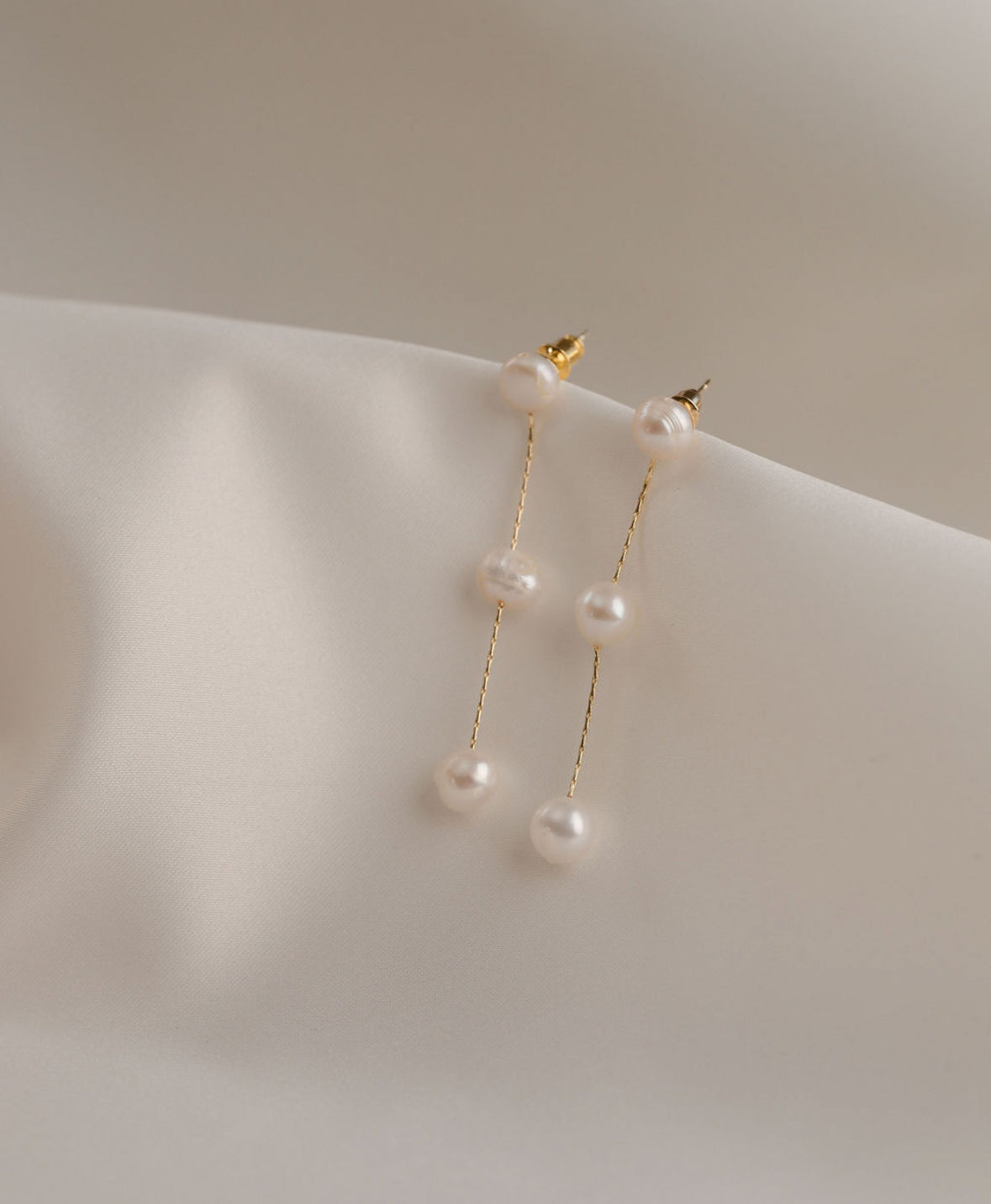 Arla - Gold Pearl Earring