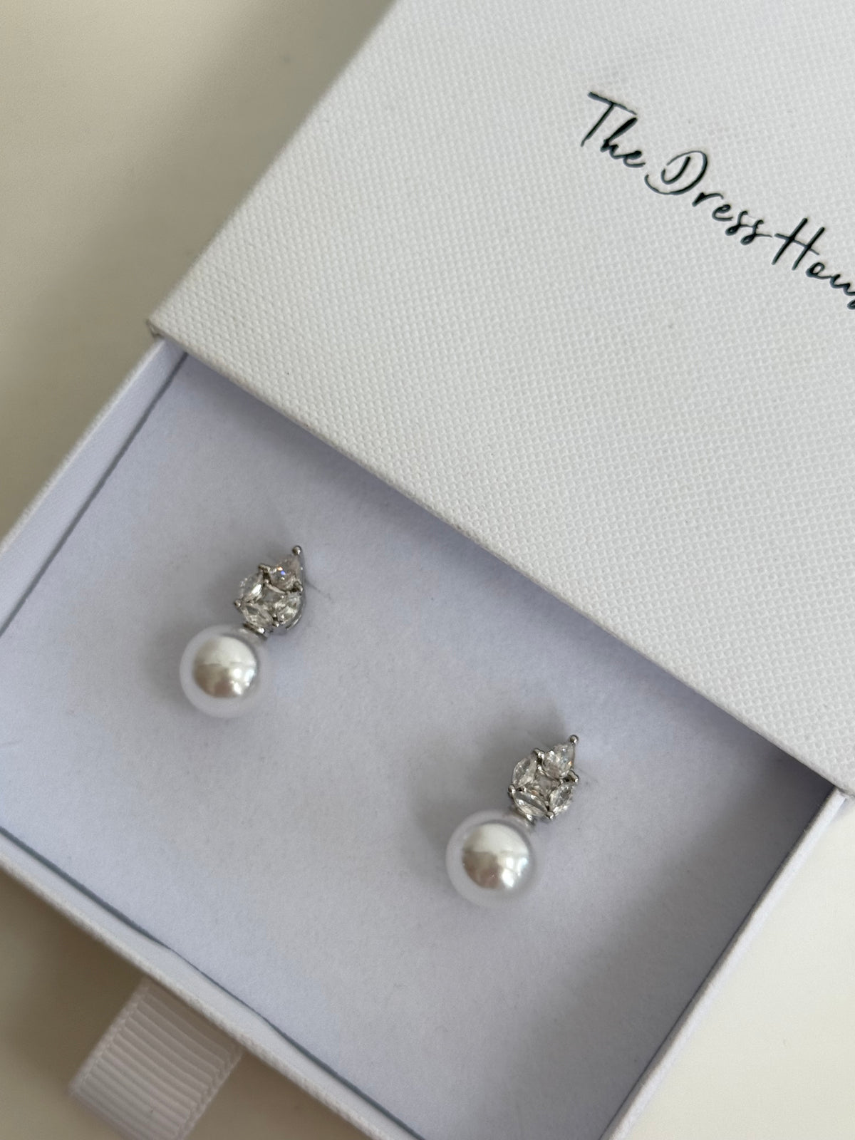 Abby - Silver Pearl Earring