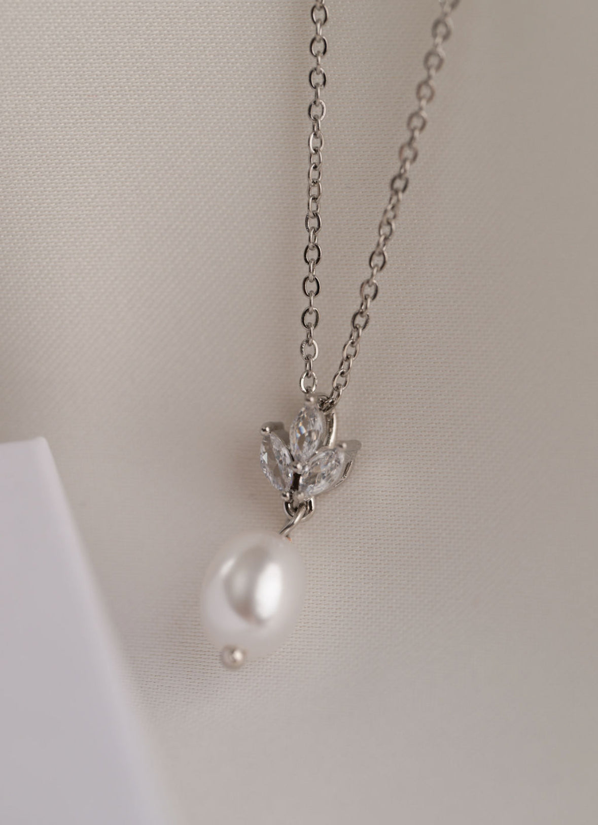 Willow - Silver Pearl Necklace Earring Set