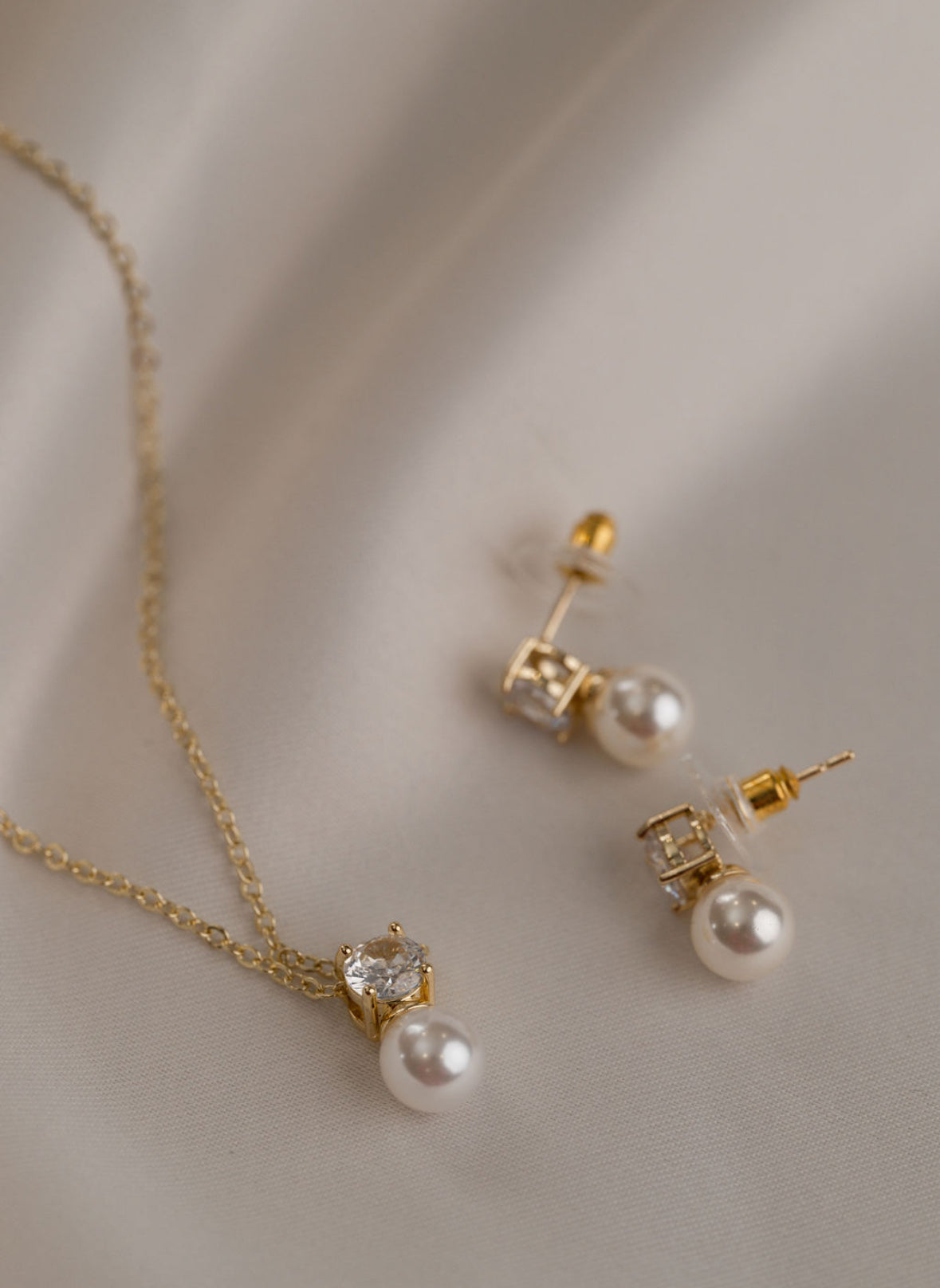Alice - Gold Pearl Necklace